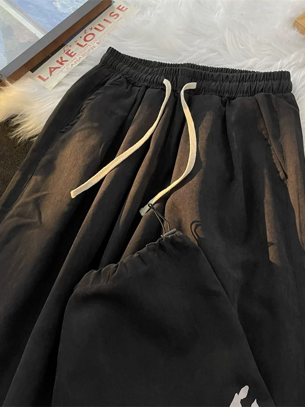 Quần da lộn nam, quần thể thao mỏng mùa hè, quần jogger in họa tiết thời trang cao cấp.