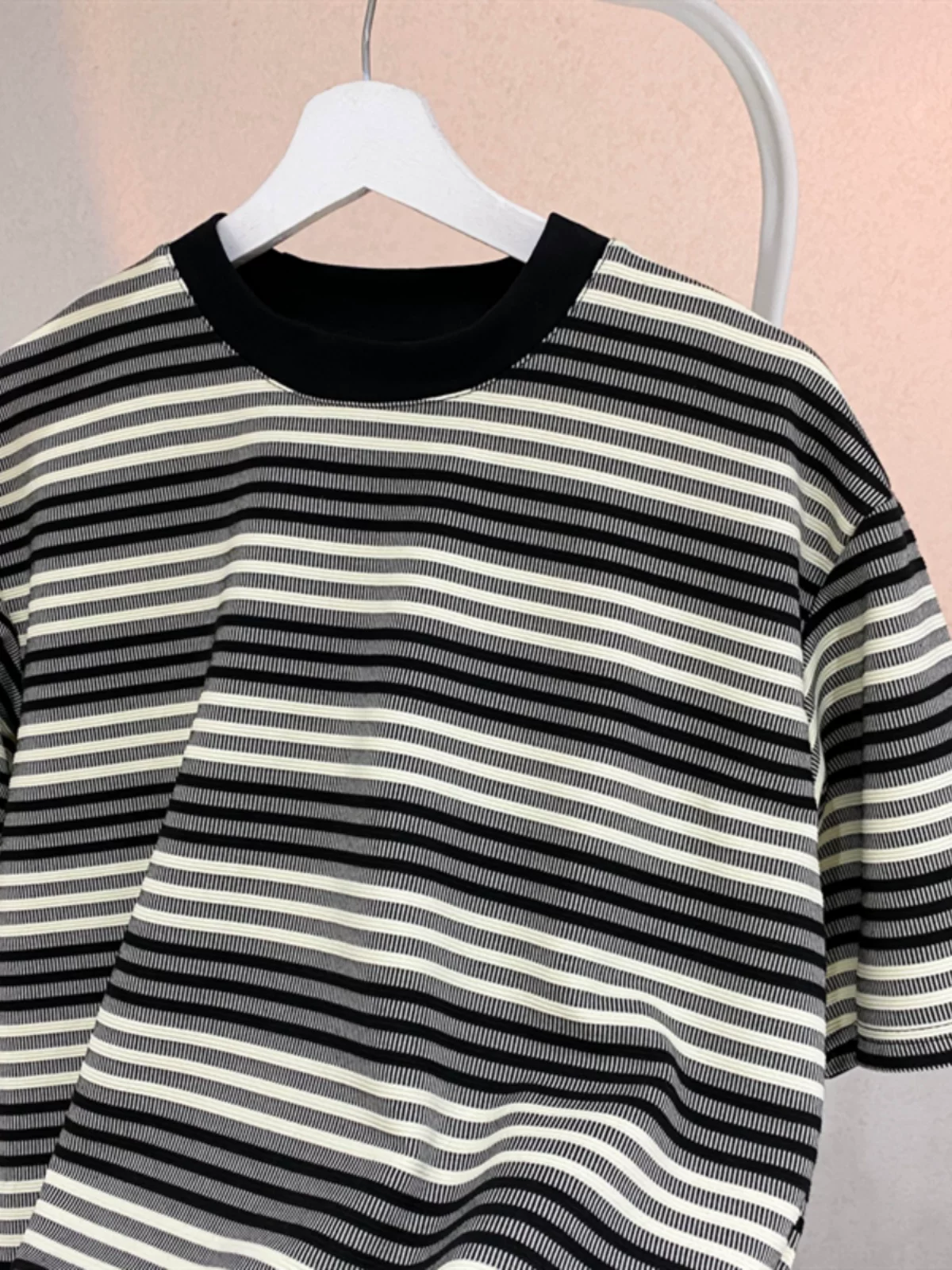 Áo thun nam sọc phối màu, tay ngắn, dáng rộng, chất liệu cotton dày dặn, phong cách retro Mỹ thời thượng mùa hè.