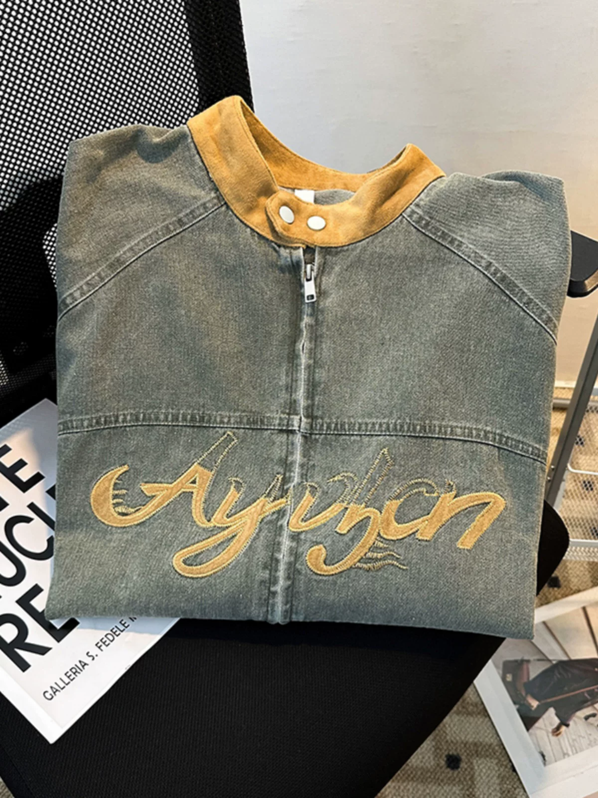 Áo khoác denim thêu họa tiết cổ điển của Mỹ dành cho nam, dáng rộng, cổ đứng, áo khoác thường ngày, áo khoác công sở hợp thời trang mùa xuân thu.