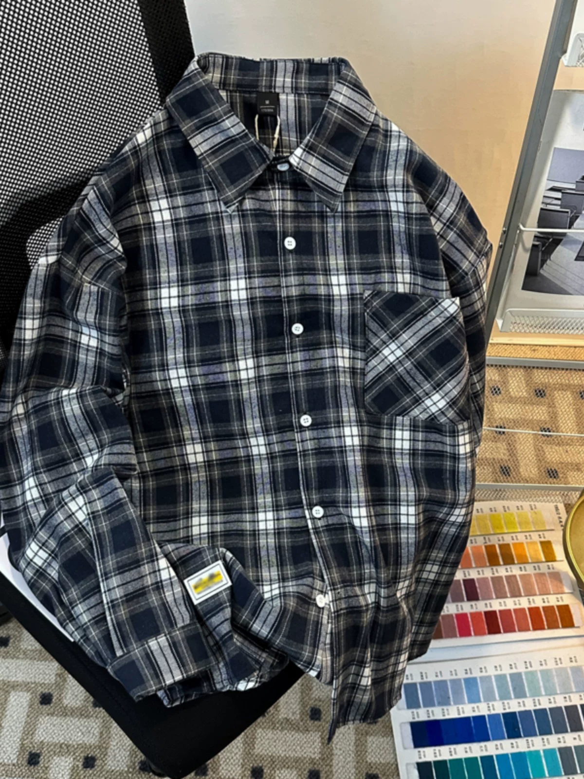 Áo sơ mi kẻ sọc cổ điển kiểu Mỹ dành cho nam, áo sơ mi dài tay cổ điển mùa xuân thu, áo khoác thường ngày đa năng hợp thời trang của thương hiệu.