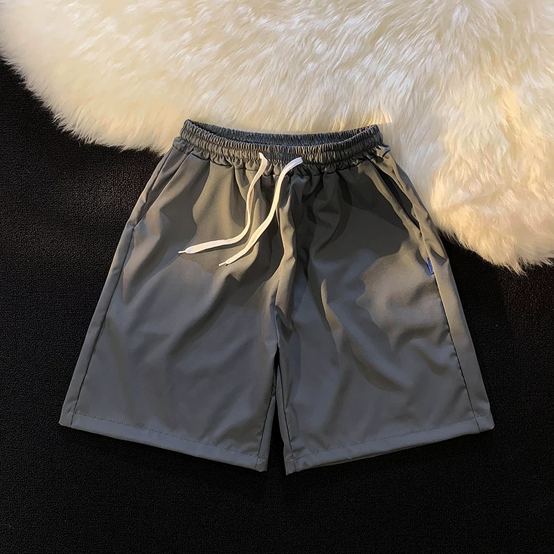 Quần short nam mùa hè chất liệu lụa băng mỏng, quần dài vừa phải màu trơn phong cách thường ngày, kiểu dáng thời thượng Hồng Kông, quần năm phần dáng rộng đa năng.