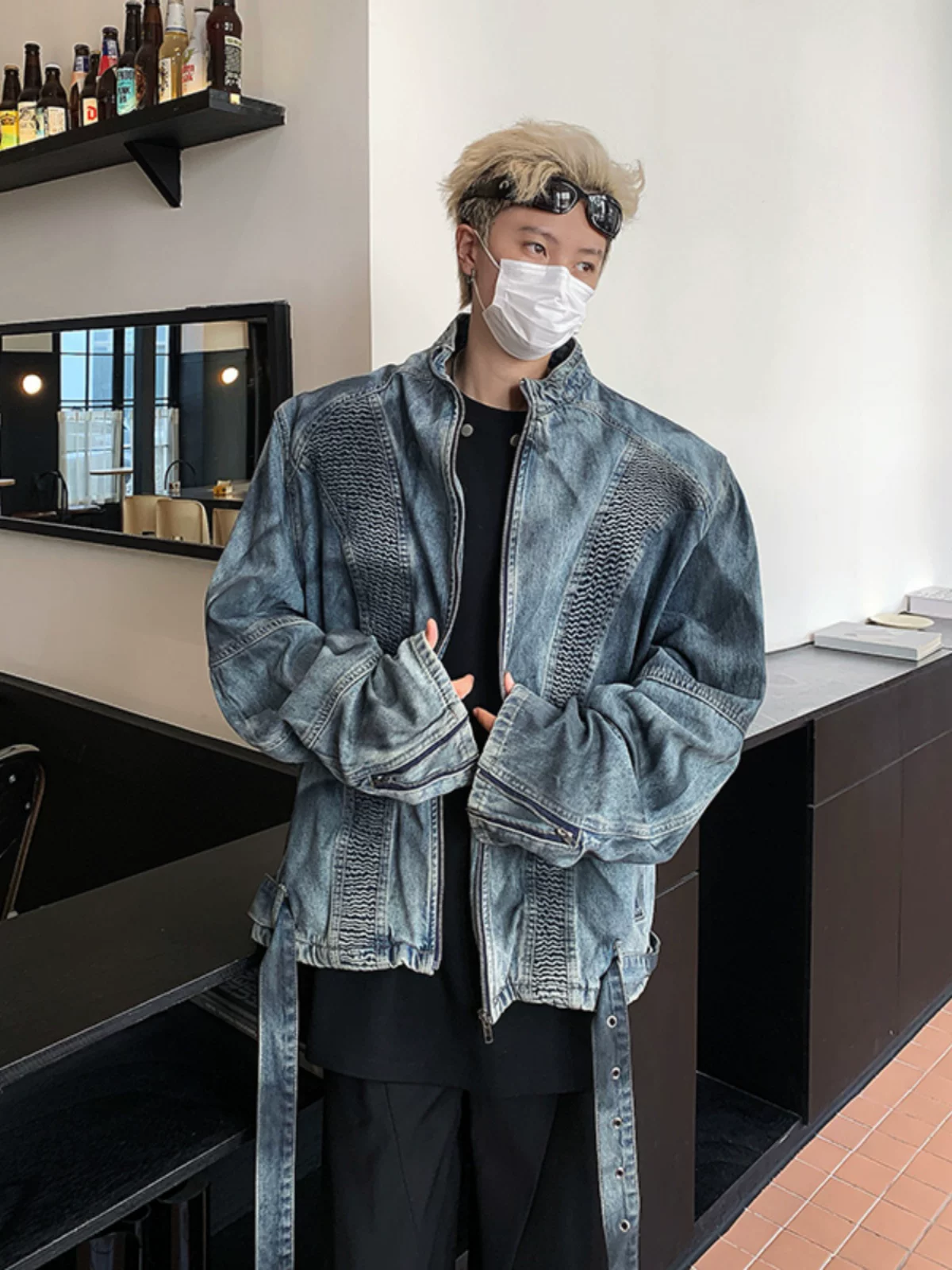 Áo khoác denim nam có đệm vai và khóa kéo, thiết kế thời trang xuân thu, kiểu dáng rộng ngắn phong cách đường phố Mỹ.