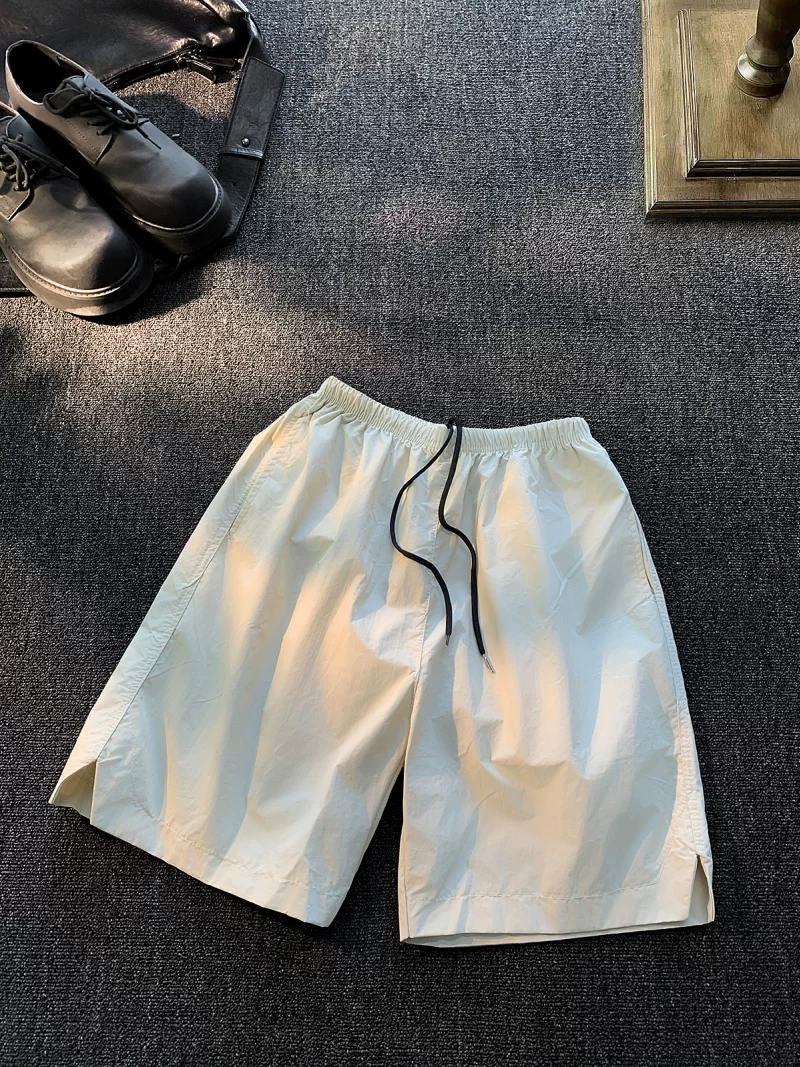 Quần short xếp ly thời trang dành cho nam, quần năm phần rộng rãi thoáng khí nhanh khô mùa hè, quần short đi biển ống rộng phong cách retro Mỹ.