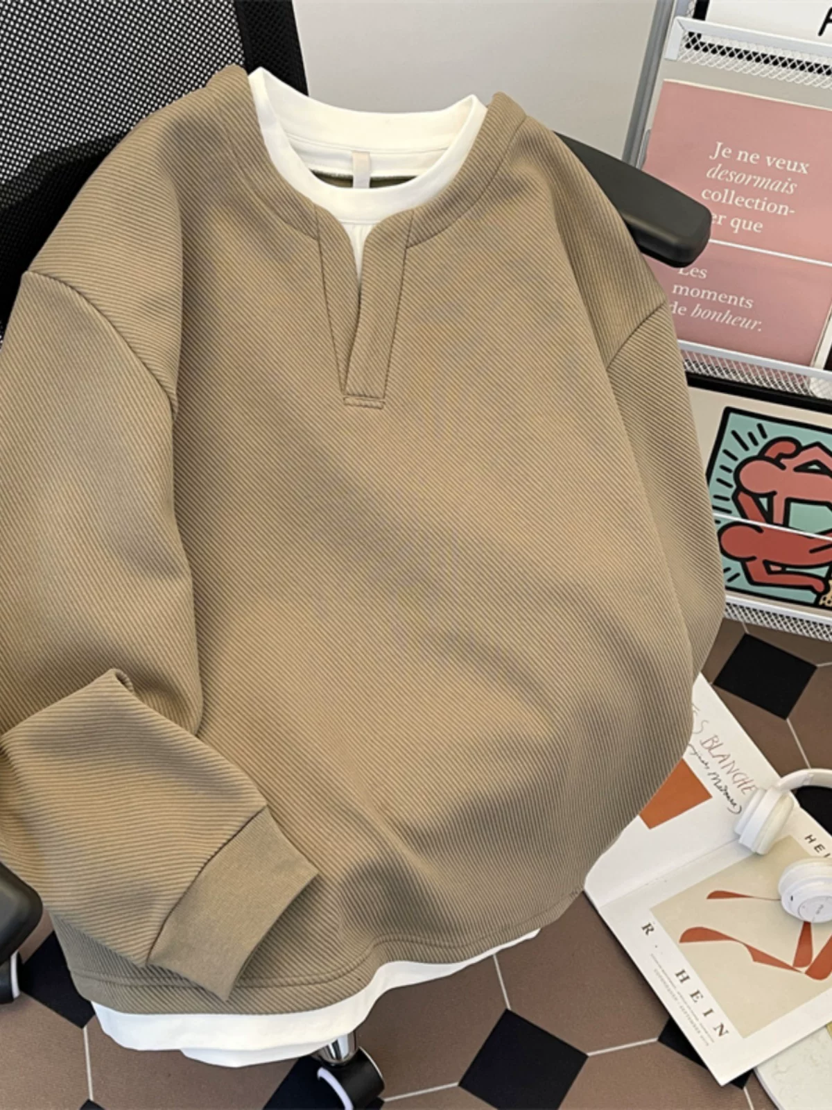 Áo khoác nỉ giả hai lớp dày dặn dành cho nam, kiểu dáng rộng rãi, lót lông cừu, thiết kế Nhật Bản thời thượng mùa thu đông.