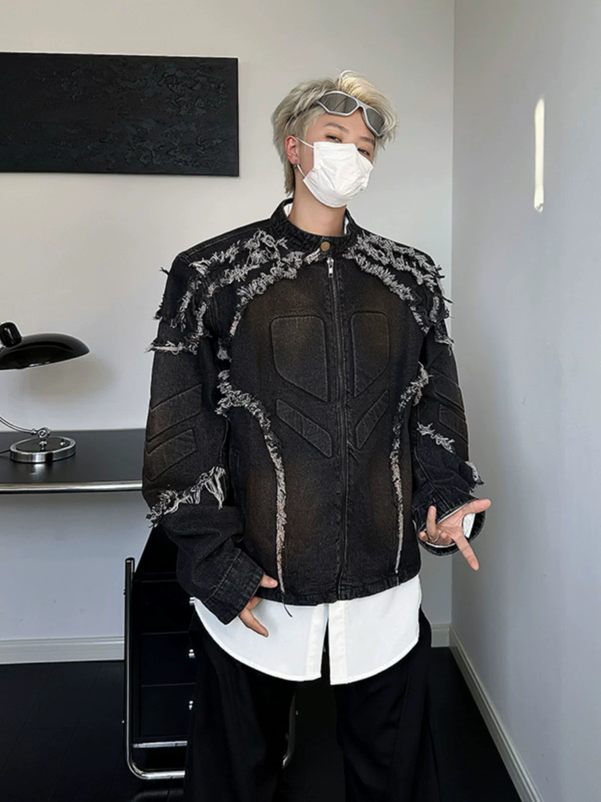 Áo khoác denim viền tua rua có đệm vai dành cho nam, thiết kế thu đông, kiểu dáng ngắn, áo khoác biker thời thượng phong cách đường phố.