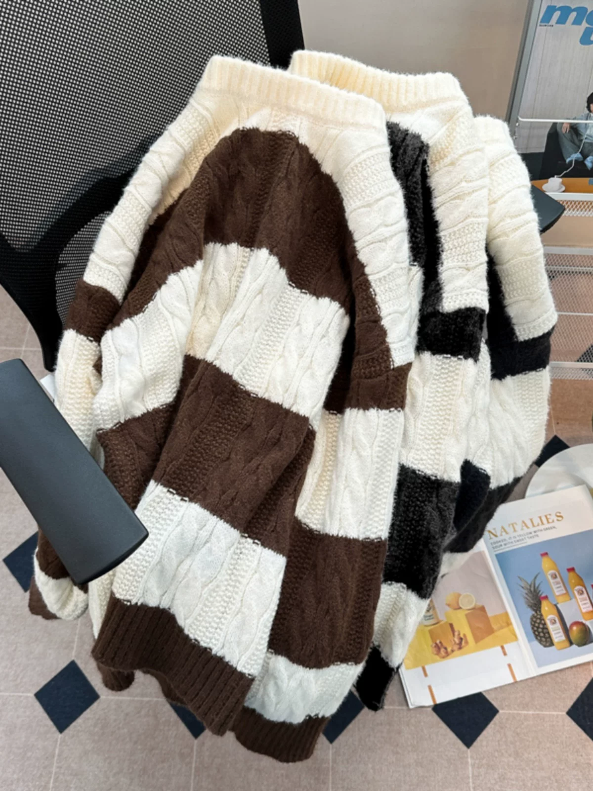 Áo len phối màu phong cách thường ngày, thương hiệu thời thượng, áo len nam cặp đôi, chất liệu dệt kim mùa đông, dáng rộng, dày dặn, ấm áp.