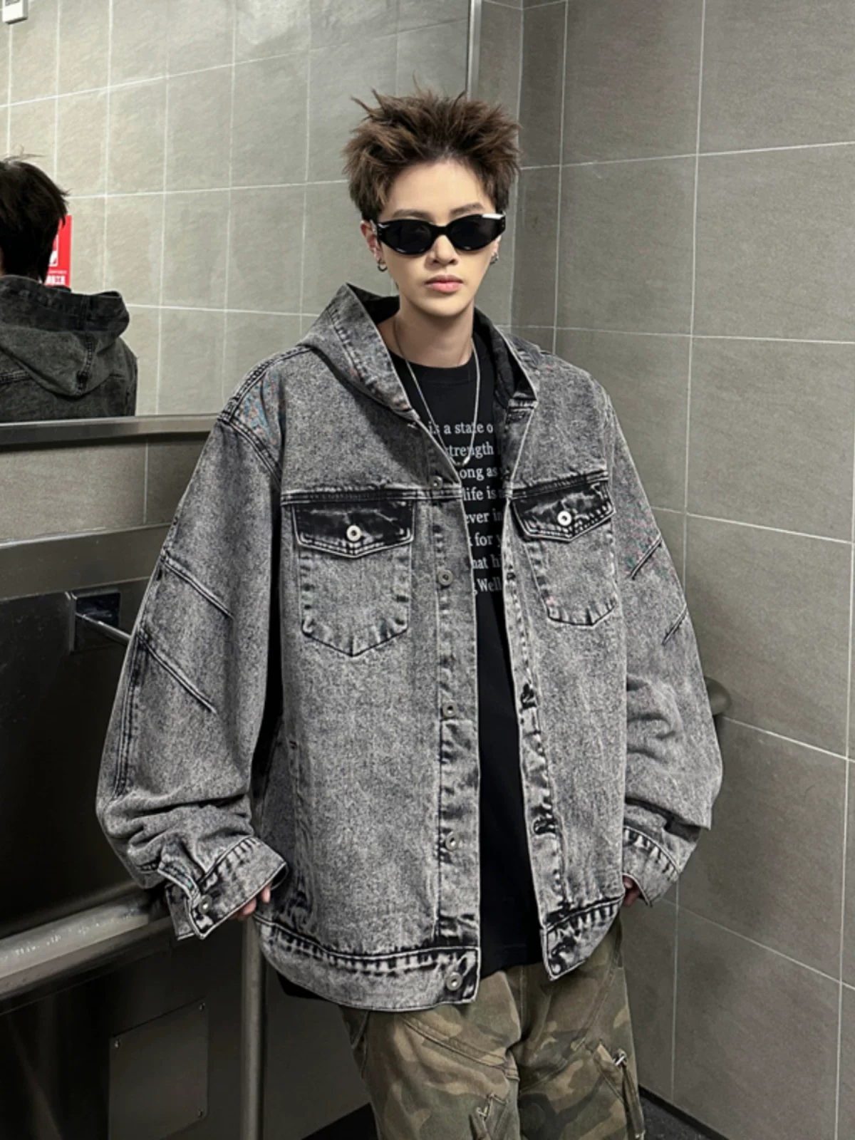 Áo khoác denim có mũ trùm đầu kiểu mới mùa xuân thu dành cho nam, dáng rộng, phong cách cổ điển, thương hiệu thời thượng, thiết kế kiểu Mỹ, áo khoác sành điệu và cá tính.