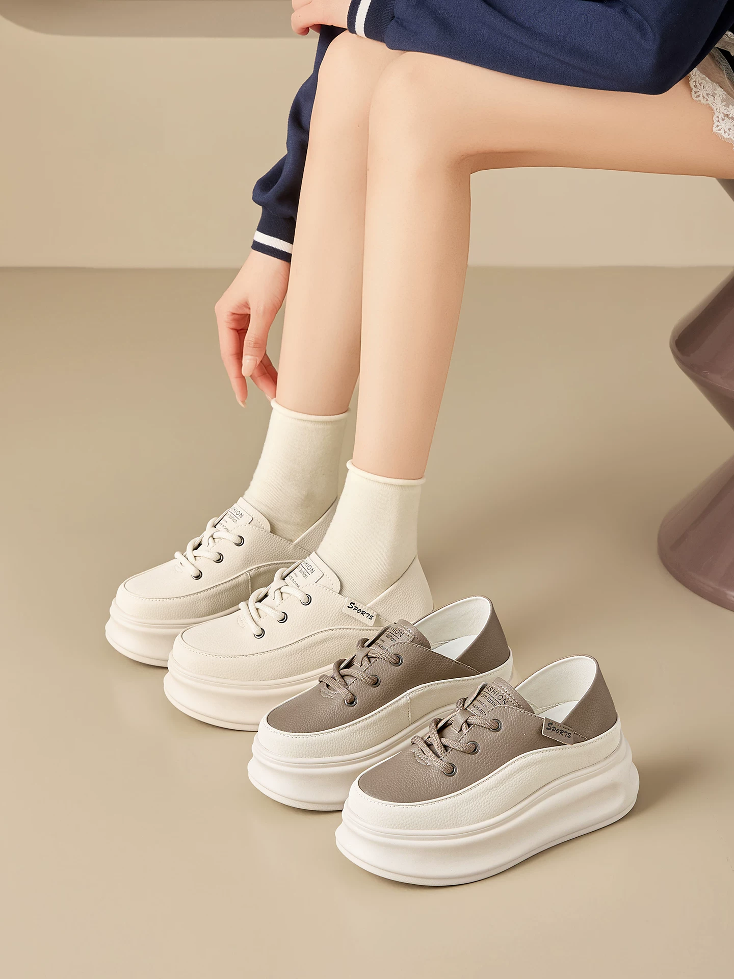 Giày thể thao trắng tăng chiều cao 6cm cho nữ, giày đế dày cho người thấp bé, phong cách mới mùa xuân 2026, giày thường ngày bằng da thật.