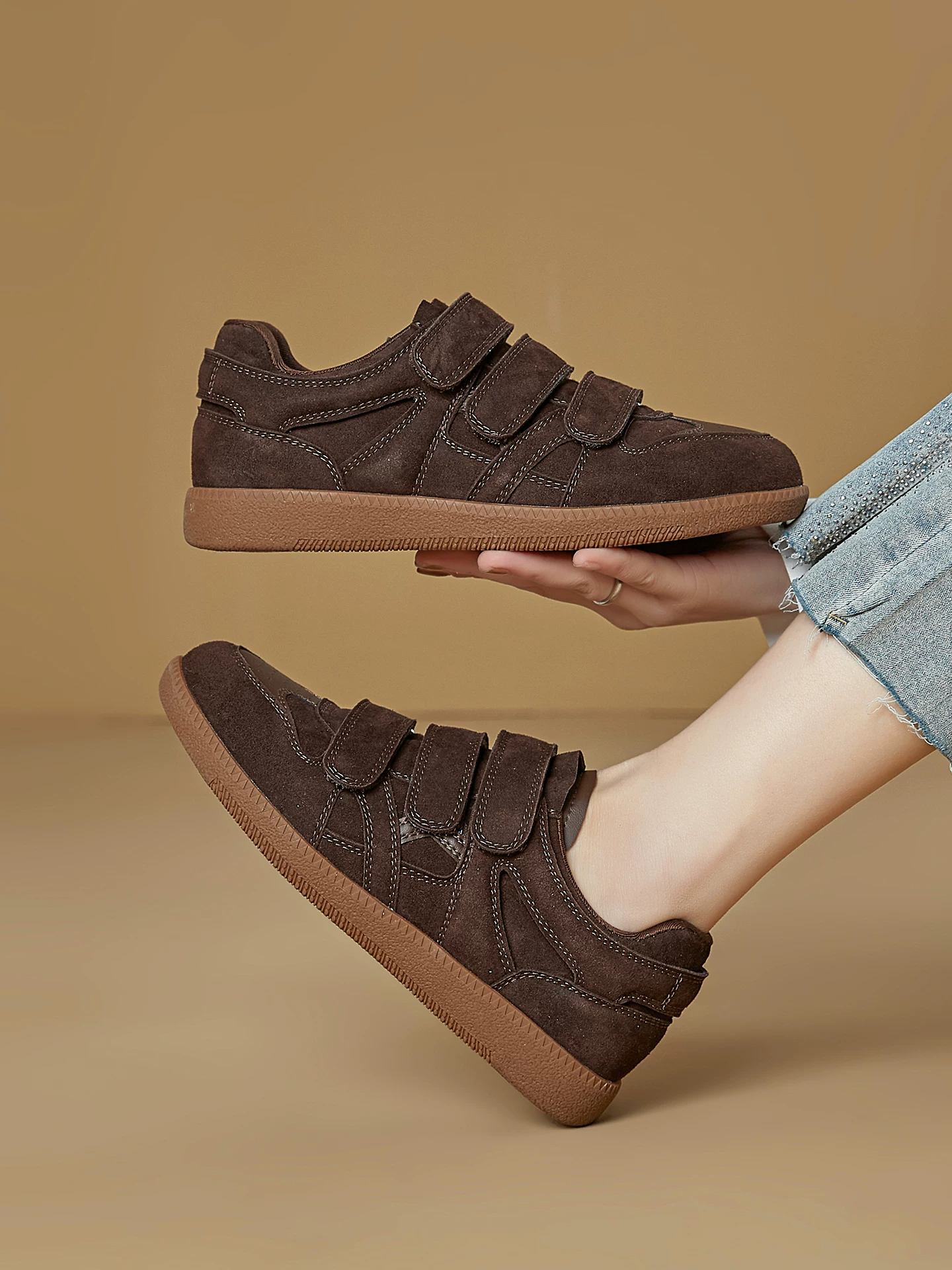 Giày thể thao Velcro dành cho nữ, giày tập luyện cổ điển bằng da thật đế dày kiểu Đức, giày nữ mới mùa xuân 2026, giày thể thao thoải mái.