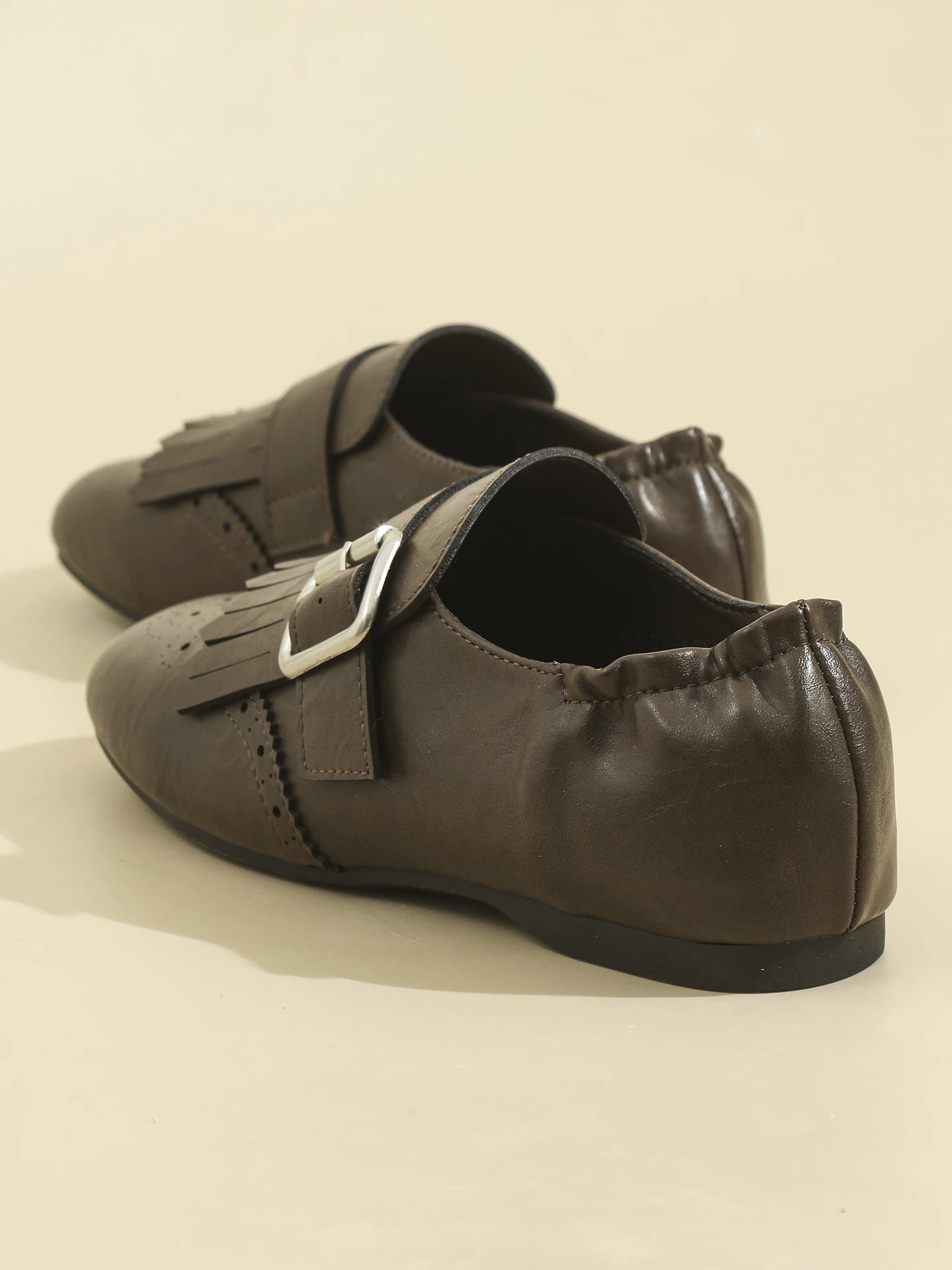 Giày lười tua rua màu nâu phong cách Anh dành cho nữ, kiểu retro, đế bằng, kiểu brogue, mới mùa xuân 2026