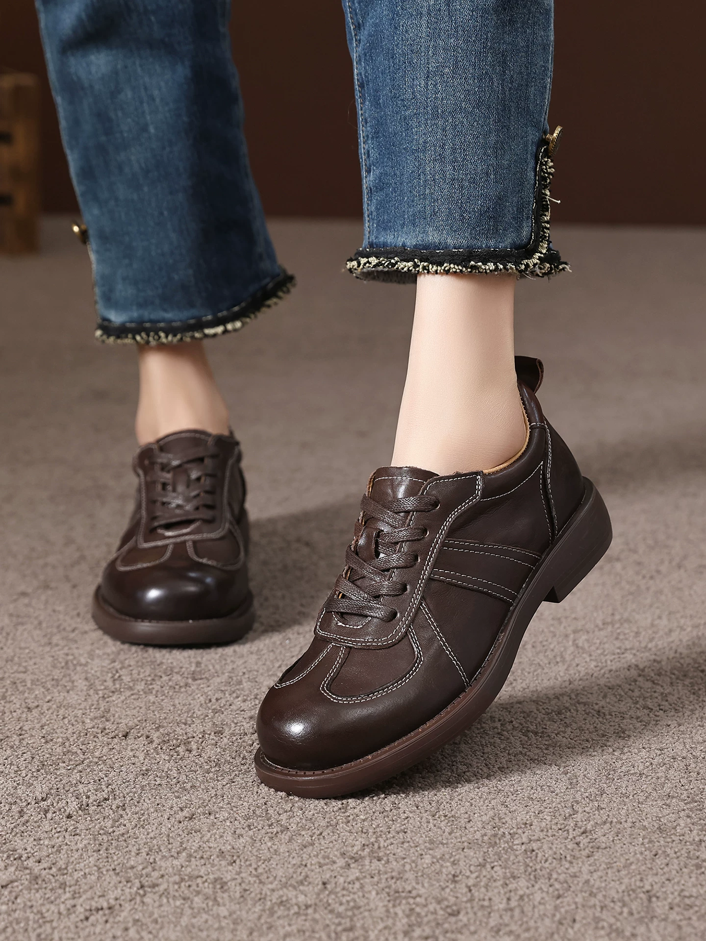 Giày da nữ phong cách Anh, giày brogue cổ điển da bò lớp đầu tiên, giày derby buộc dây kiểu giản dị mới mùa xuân 2026.