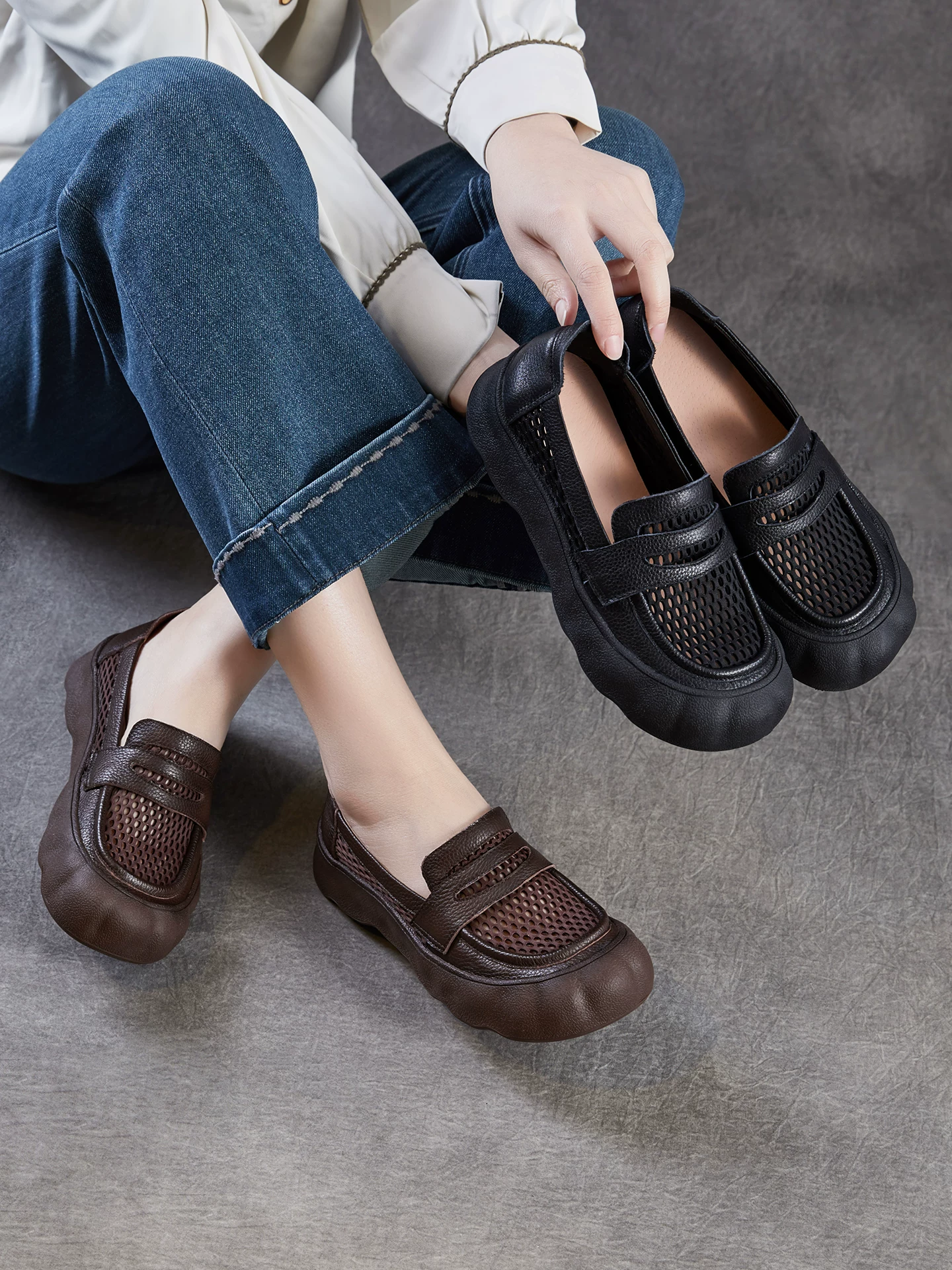 Giày lười lưới cho nữ, dép đế mềm kiểu slip-on, phong cách mới mùa hè 2026, giày da thường ngày thoáng khí, thiết kế rỗng.