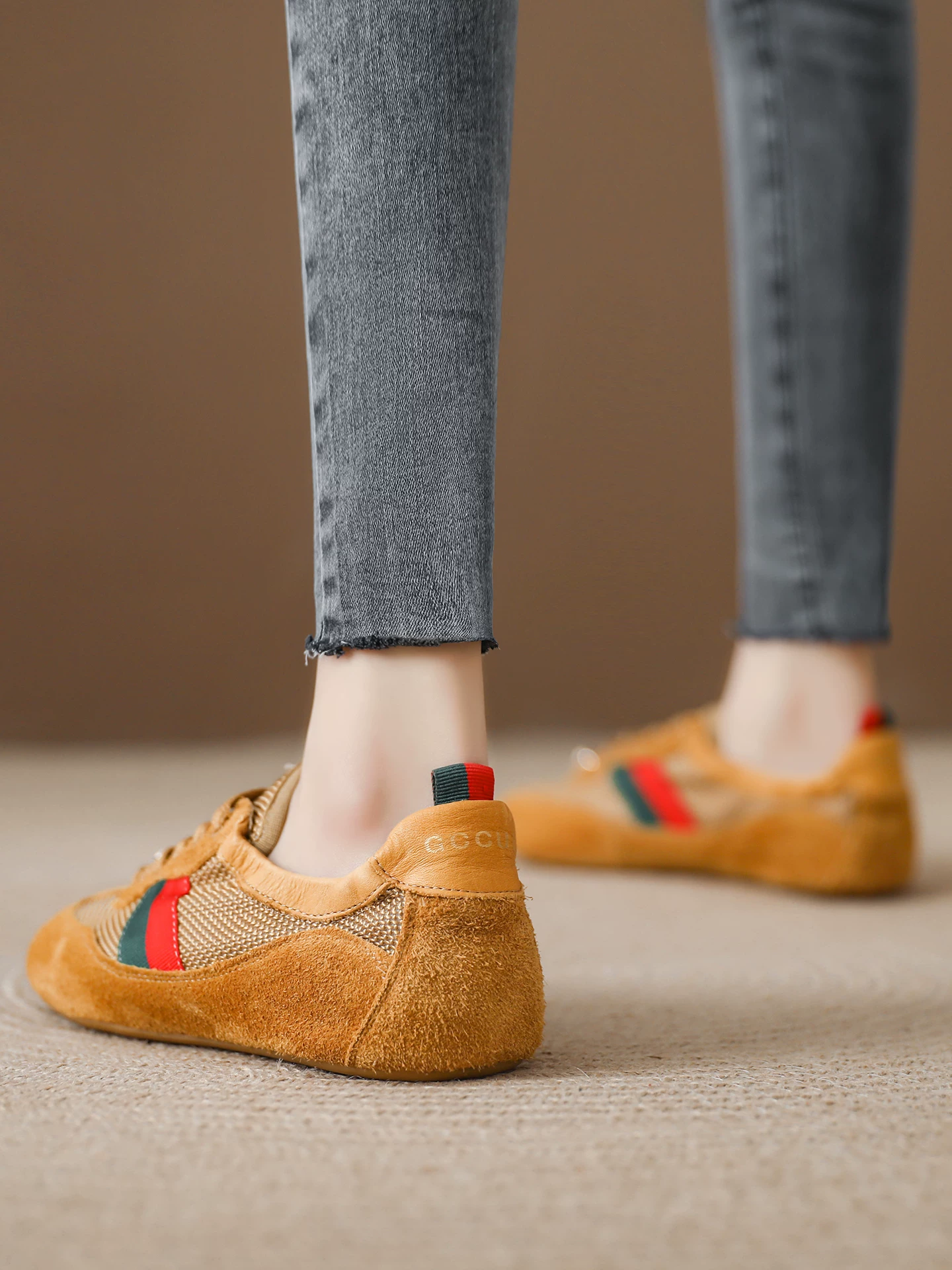 Giày tập ballet đế mỏng kiểu retro dành cho nữ, mẫu mới xuân 2026, đế mềm, giày thể thao lưới thoáng khí thoải mái.