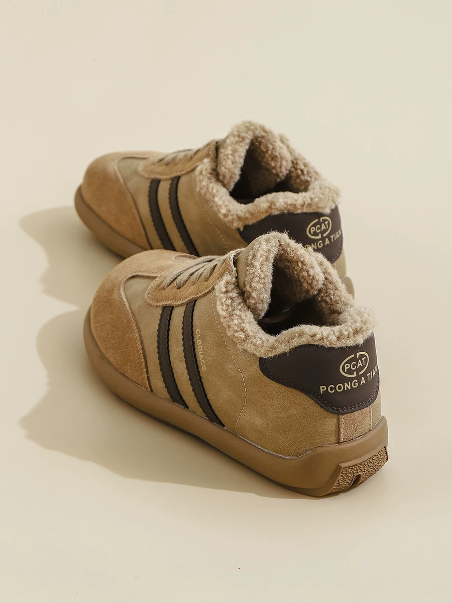 Giày cotton cổ cao dành cho nữ, da thật, phong cách retro, lót lông cừu, giày thể thao kiểu Đức, mẫu mới mùa đông 2024, giày thể thao thường ngày ấm áp lót lông.