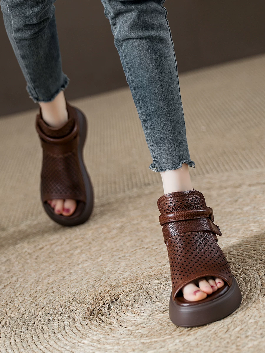 Giày sandal La Mã cổ điển bằng da thật dành cho nữ, đế dày, khoét lỗ, thoáng khí, kiểu dáng cao cổ, phong cách mới mùa hè 2026, giày hở mũi đục lỗ.