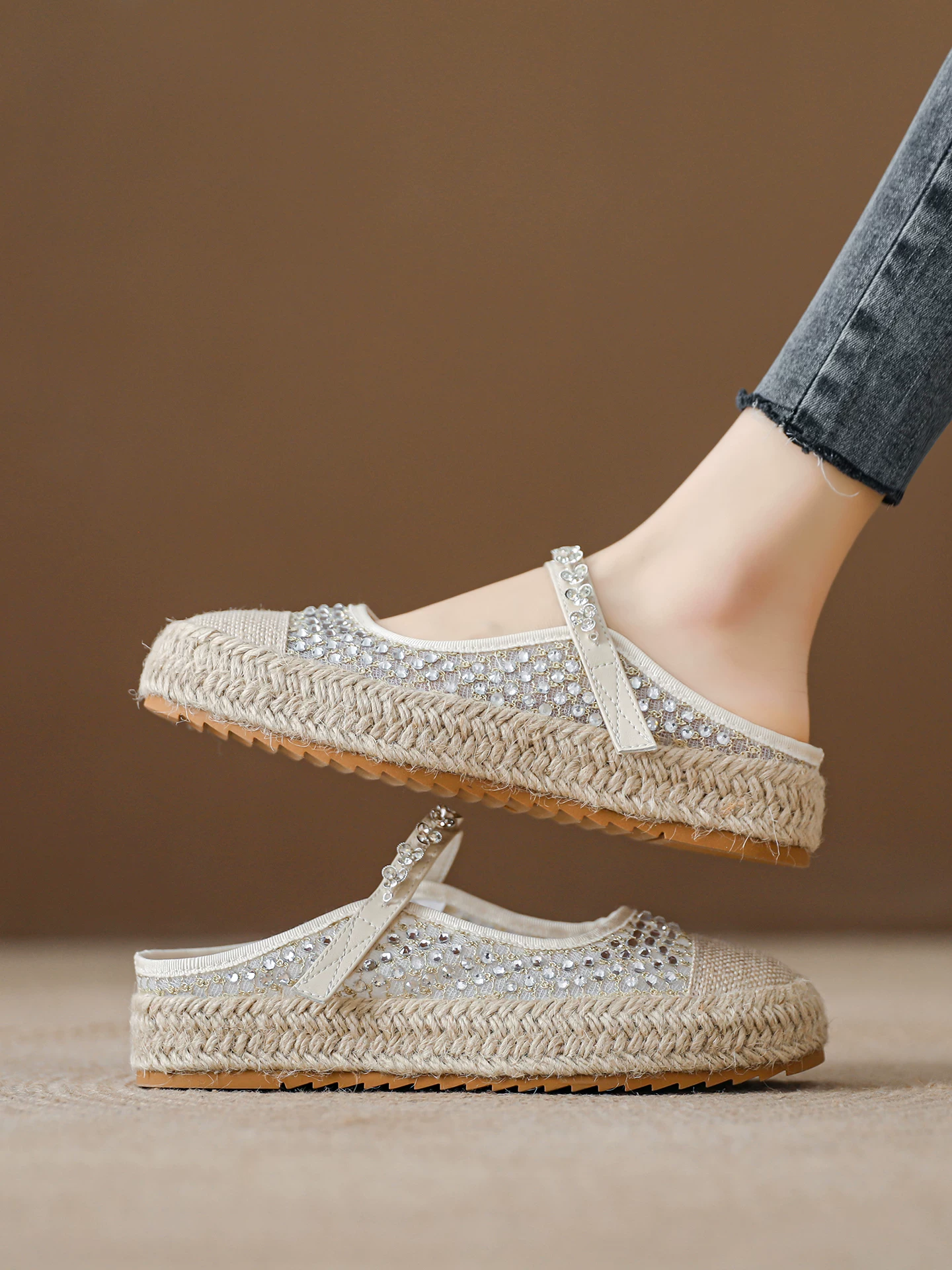 Dép nữ đính đá phong cách tiên nữ, kiểu mũi kín, đế dày, kiểu espadrille có dây tết, mẫu mới hè 2026, dép lưới đi chơi.