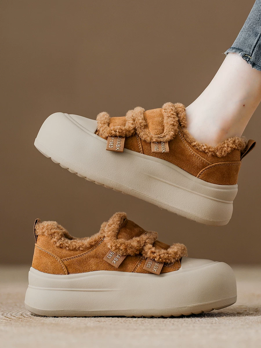 Giày lười Velcro dễ thương và độc đáo dành cho nữ, giày thể thao đế dày lót lông, giày bông ấm áp mùa đông 2025 mới dành cho nữ.