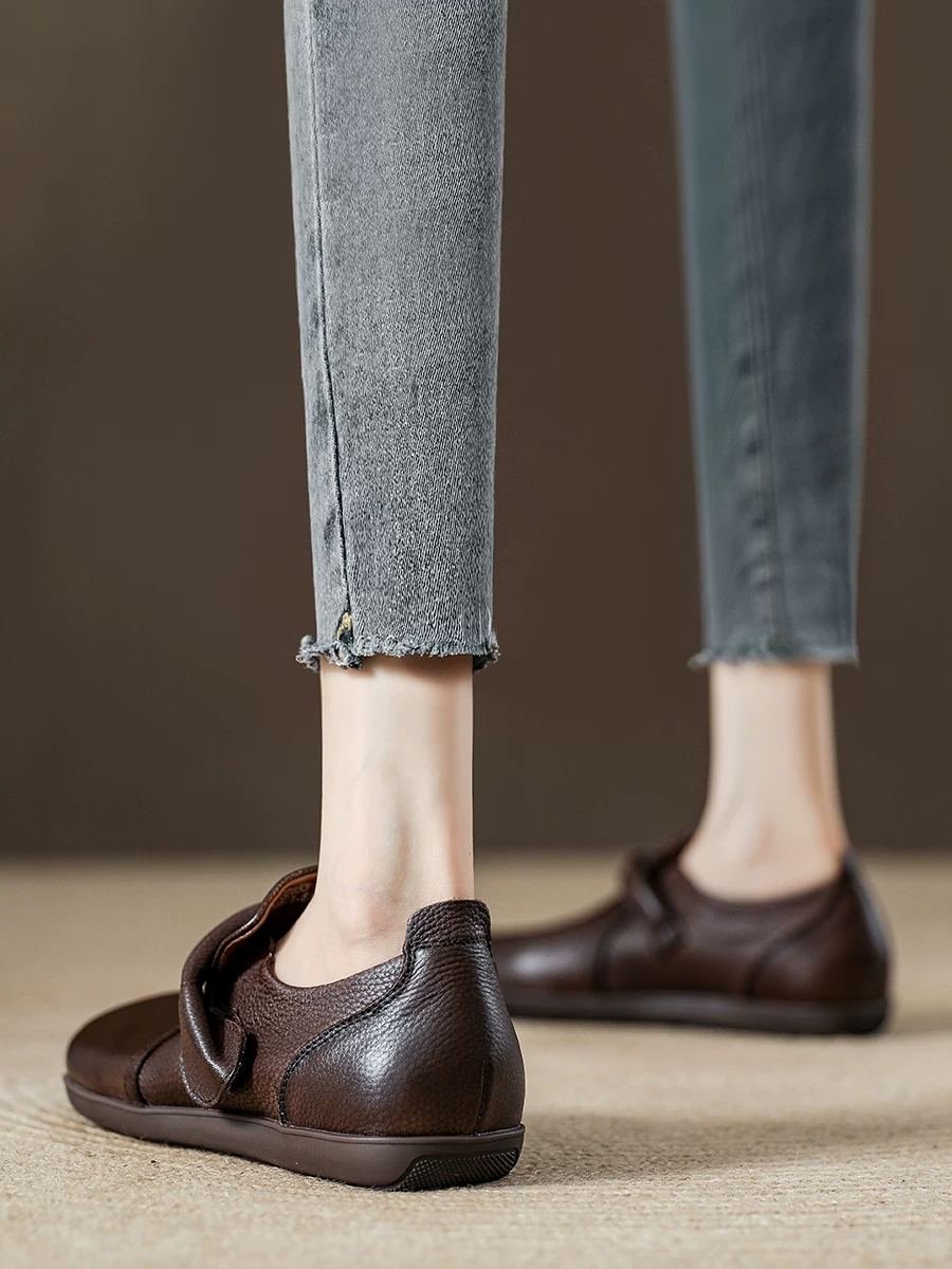 Giày mũi heo dễ thương dành cho nữ, giày da bò retro phong cách thường ngày, mẫu mới thu 2025, giày lười mũi vuông đế mềm da thật.