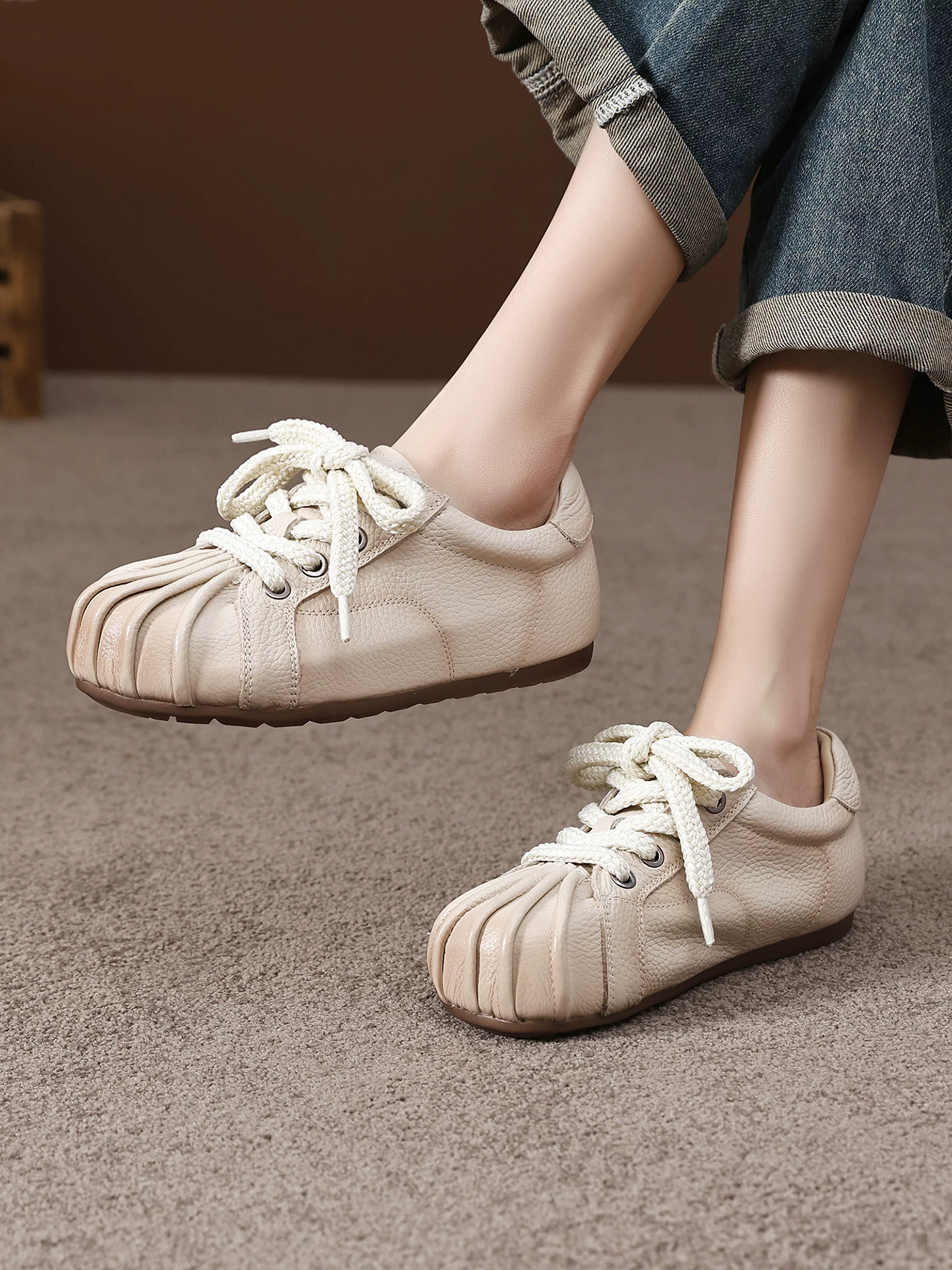 Giày nữ mũi vỏ sò xếp ly thủ công 2026 mùa xuân phong cách mới đế dày da bò phong cách retro giày đơn đế mềm giày thường ngày thoải mái