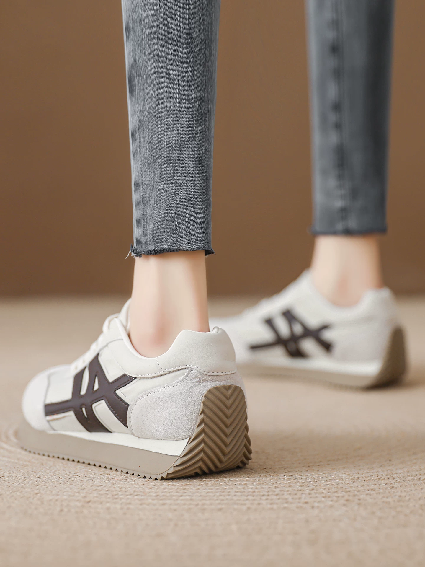 Giày thể thao Đức thời trang màu tím dành cho nữ, giày sneaker đế dày tăng chiều cao, kiểu mới xuân 2026, giày bố thể thao năng động, giúp thon gọn vóc dáng.