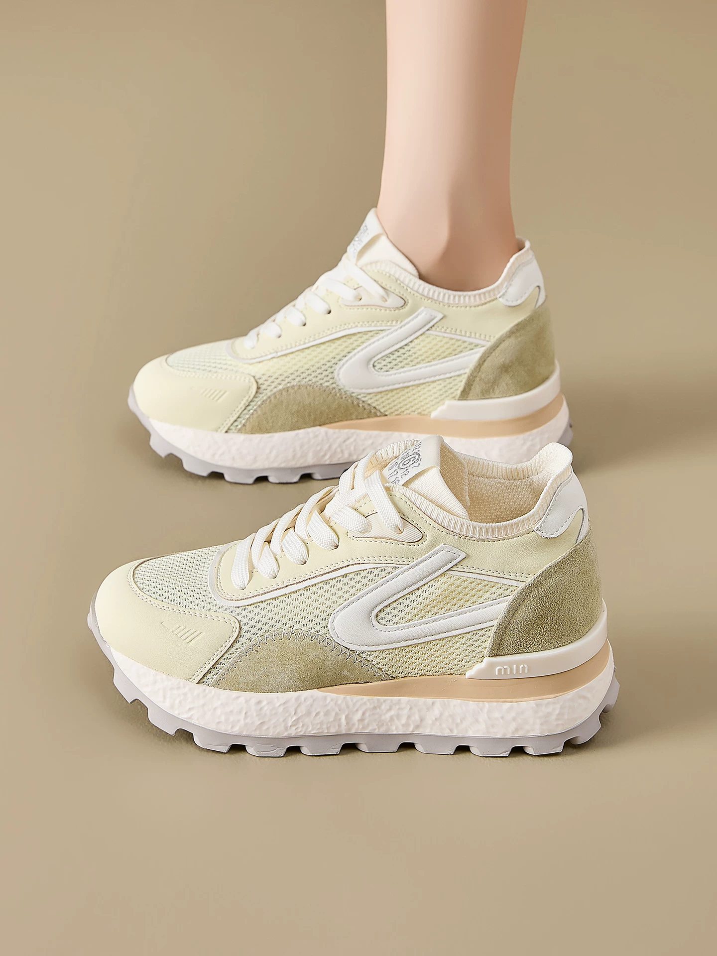 Giày tăng chiều cao 8cm cho nữ, giày Forrest Gump đế dày dành cho người thấp bé, mẫu mới hè 2026, giày thể thao lưới thoáng khí.