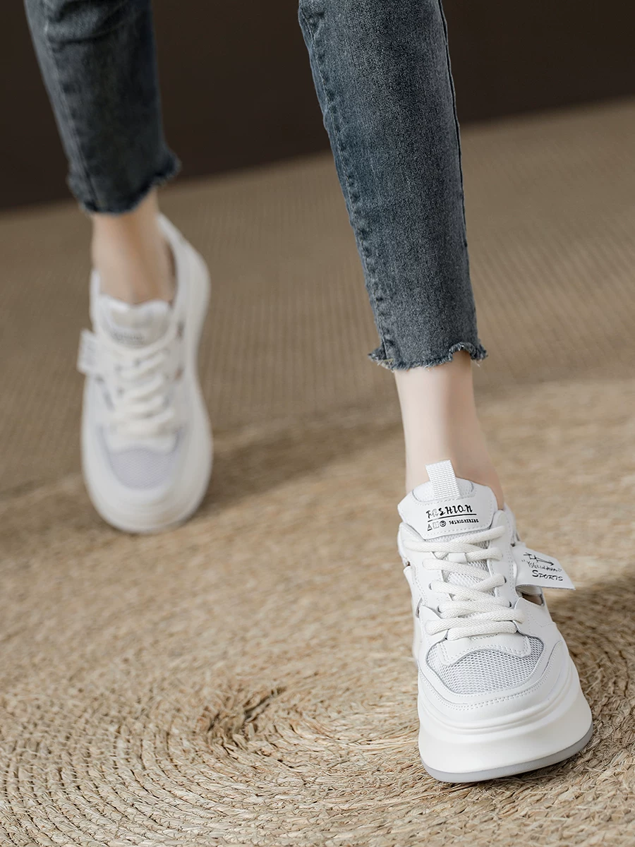 Giày sandal nữ da thật đế dày, thiết kế lỗ thoáng khí, giày trắng tăng chiều cao, giày thể thao đục lỗ thời trang mùa hè 2025.