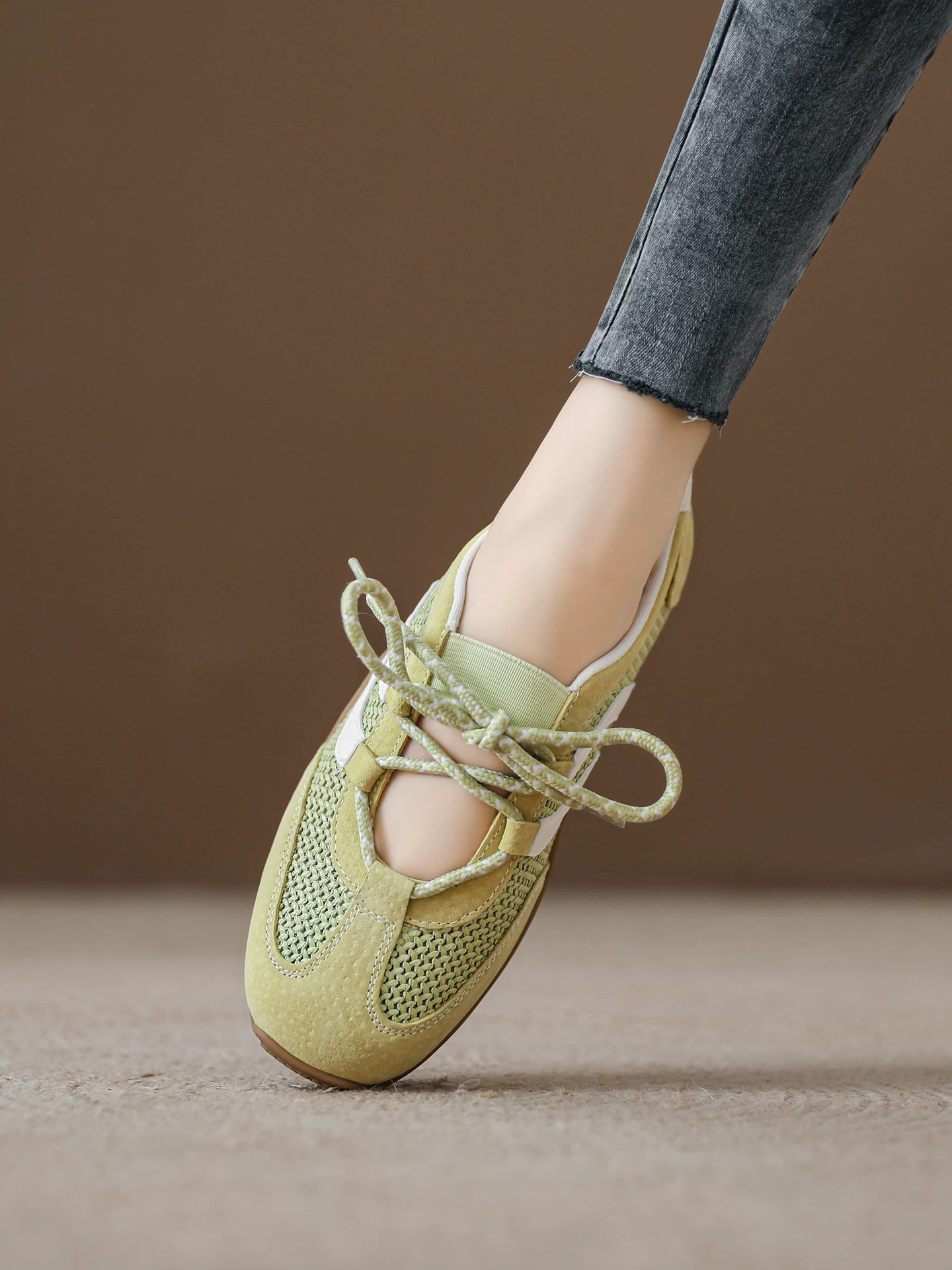 Giày tập luyện kiểu ballet dành cho nữ, giày Mary Jane đế thấp thể thao, dép sandal dệt thoáng khí mới mùa hè 2026.