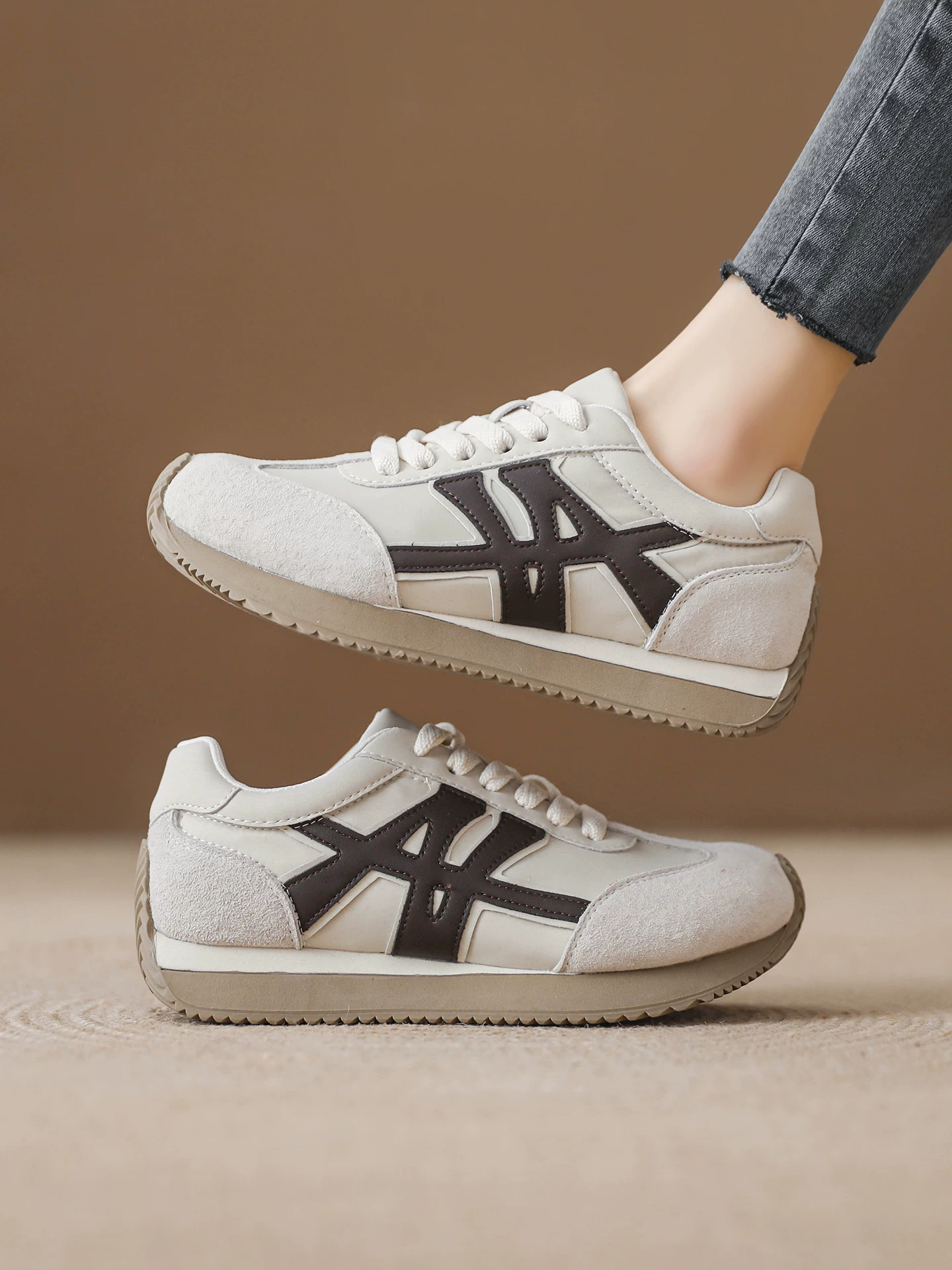 Giày thể thao Đức thời trang màu tím dành cho nữ, giày sneaker đế dày tăng chiều cao, kiểu mới xuân 2026, giày bố thể thao năng động, giúp thon gọn vóc dáng.