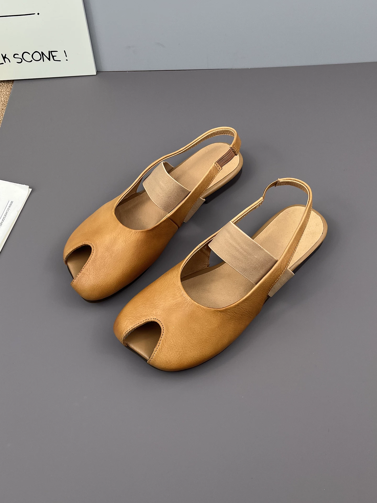Dép quai thun da thật kiểu peep-toe dành cho nữ, thiết kế mới lạ mùa hè 2026, phong cách retro La Mã.