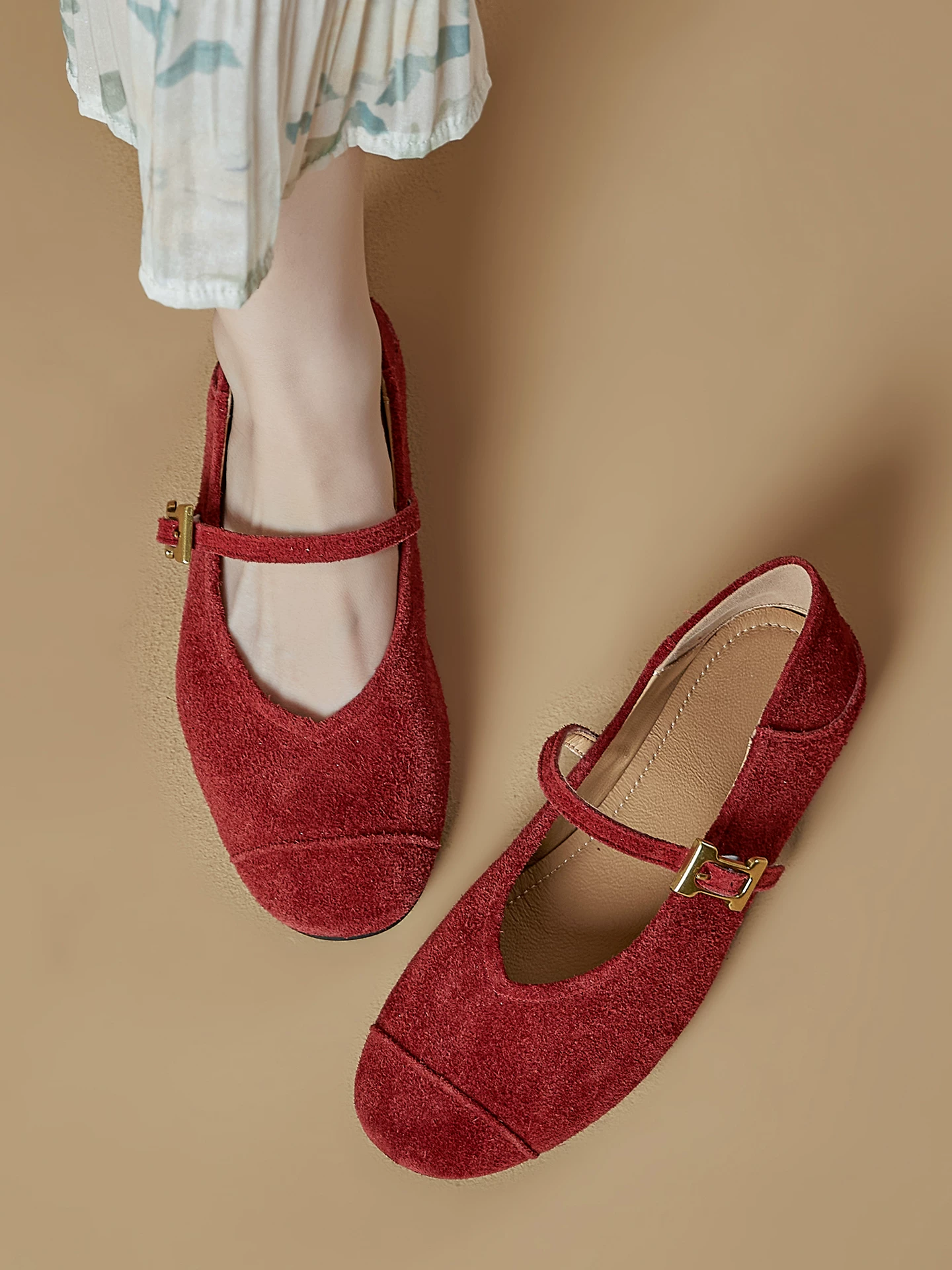 Giày ba lê đế mềm màu đỏ dành cho nữ, giày Mary Jane phong cách retro Pháp, kiểu mới mùa xuân 2026, giày bệt quai đơn miệng nông.