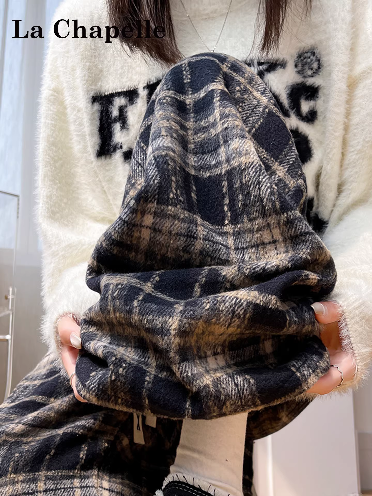 Quần ống rộng kẻ ca rô len đen La Chapelle dành cho nữ, mẫu mới thu đông 2025, chất liệu lông cừu mềm mại, dáng thẳng, size nhỏ nhắn