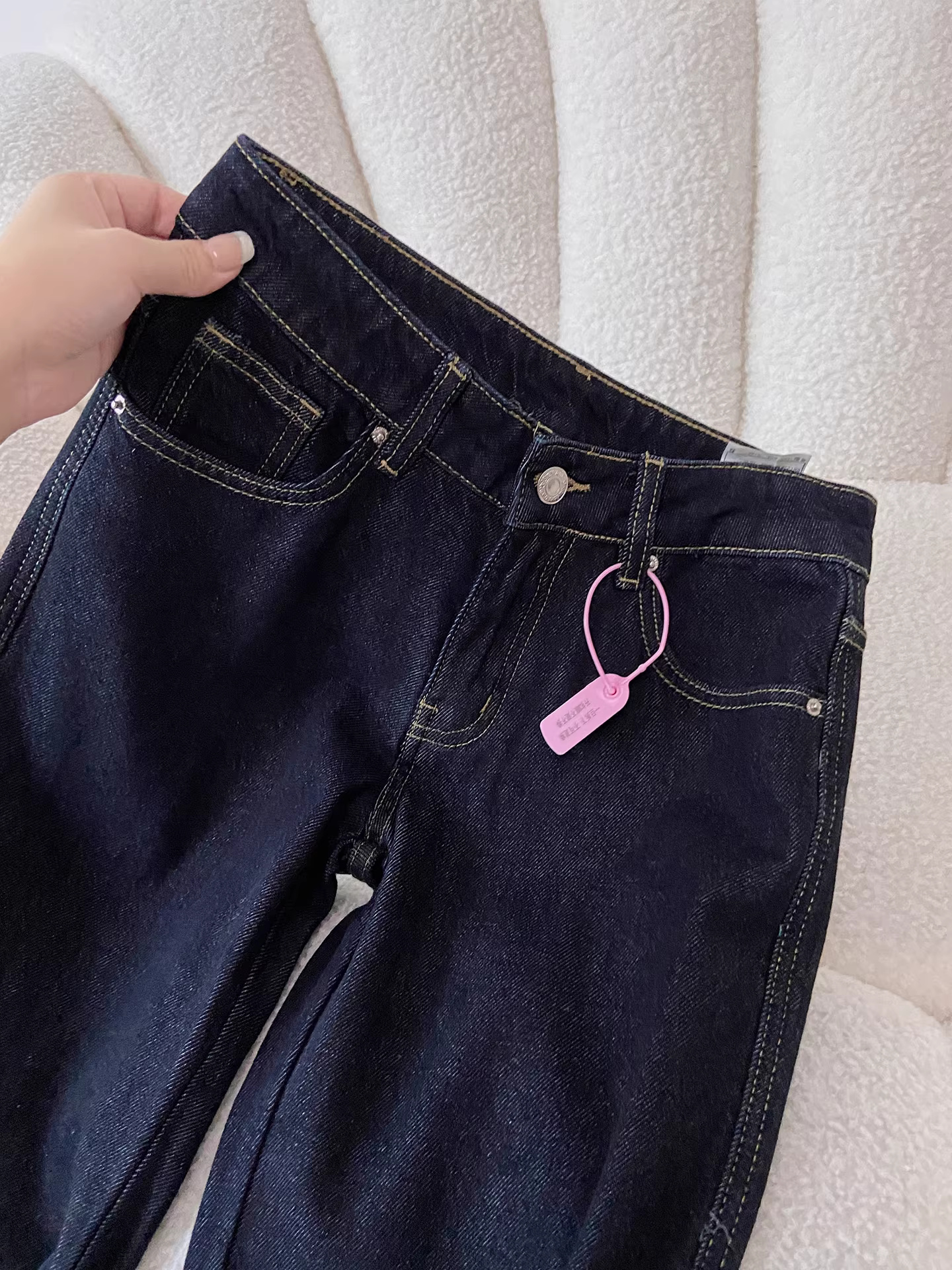 Quần jean nữ La Chapelle màu xanh đậm, lót lông, dáng loe, mùa thu đông 2025, kiểu dáng mới, cạp cao, tôn dáng.