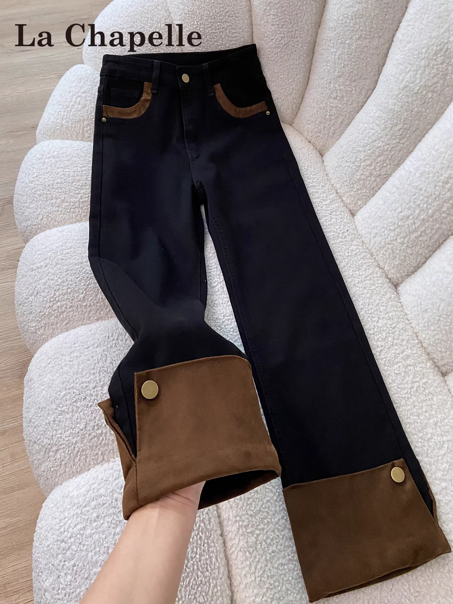 Quần jean nữ La Chapelle chất liệu nỉ đen dày, dáng thẳng, mùa thu đông 2025, kiểu cạp cao, ống lửng, dáng thuốc lá
