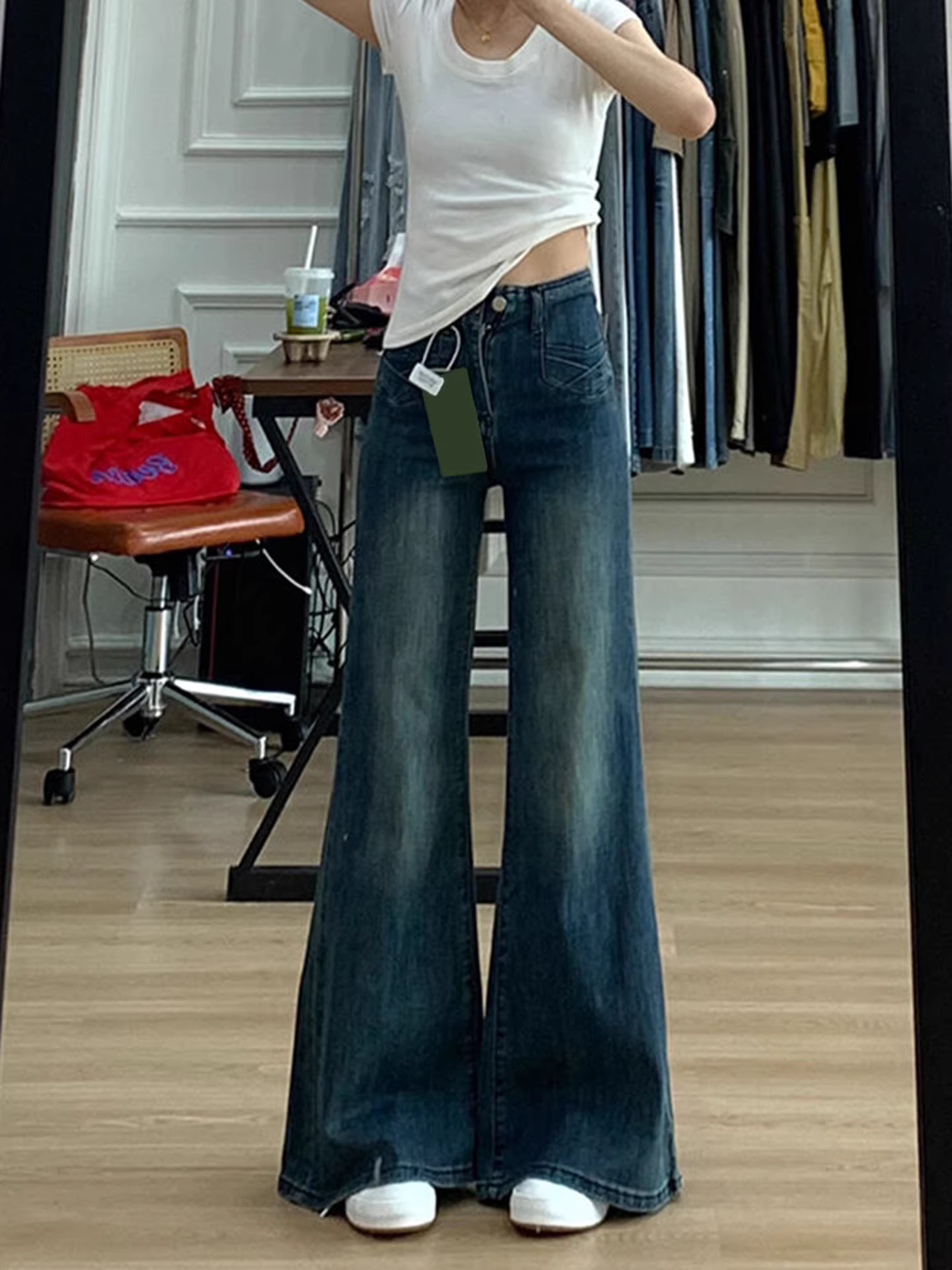 Quần jeans ống loe lót lông cừu La Chapelle dành cho nữ, thu đông 2025, kiểu dáng mới, cạp cao, tôn dáng, không bó sát.