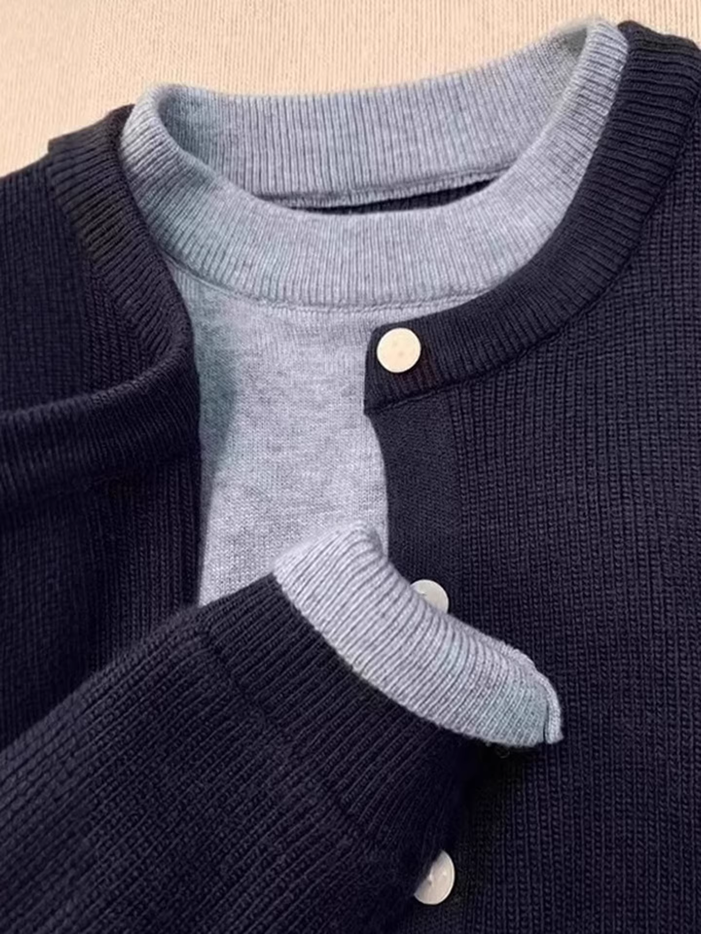 Áo len dệt kim giả hai mảnh màu đỏ La Chapelle dành cho nữ 2025 áo len dài tay thanh lịch mới mùa thu đông