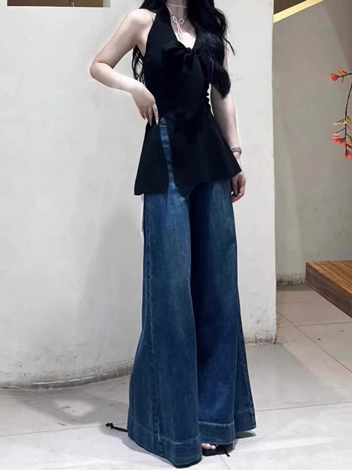 Quần jeans La Chapelle dáng loe nhỏ nhắn dành cho nữ, mẫu mới thu đông 2025, cạp cao, ống rộng, kiểu chuông