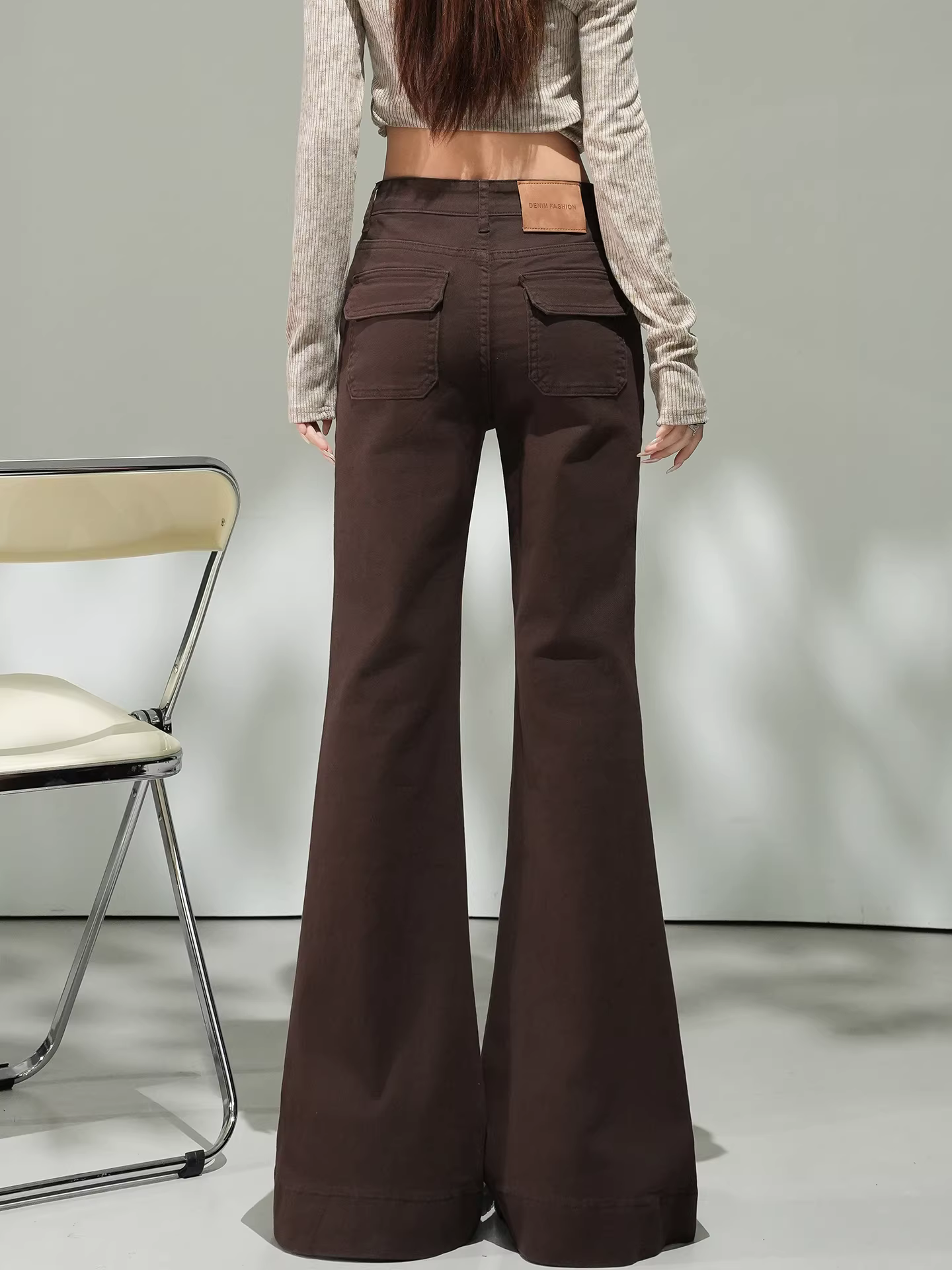 Quần jean nữ La Chapelle màu cà phê, lót lông cừu, dáng loe, mùa thu đông 2025, cạp cao, ôm dáng, giữ ấm, kiểu chuông