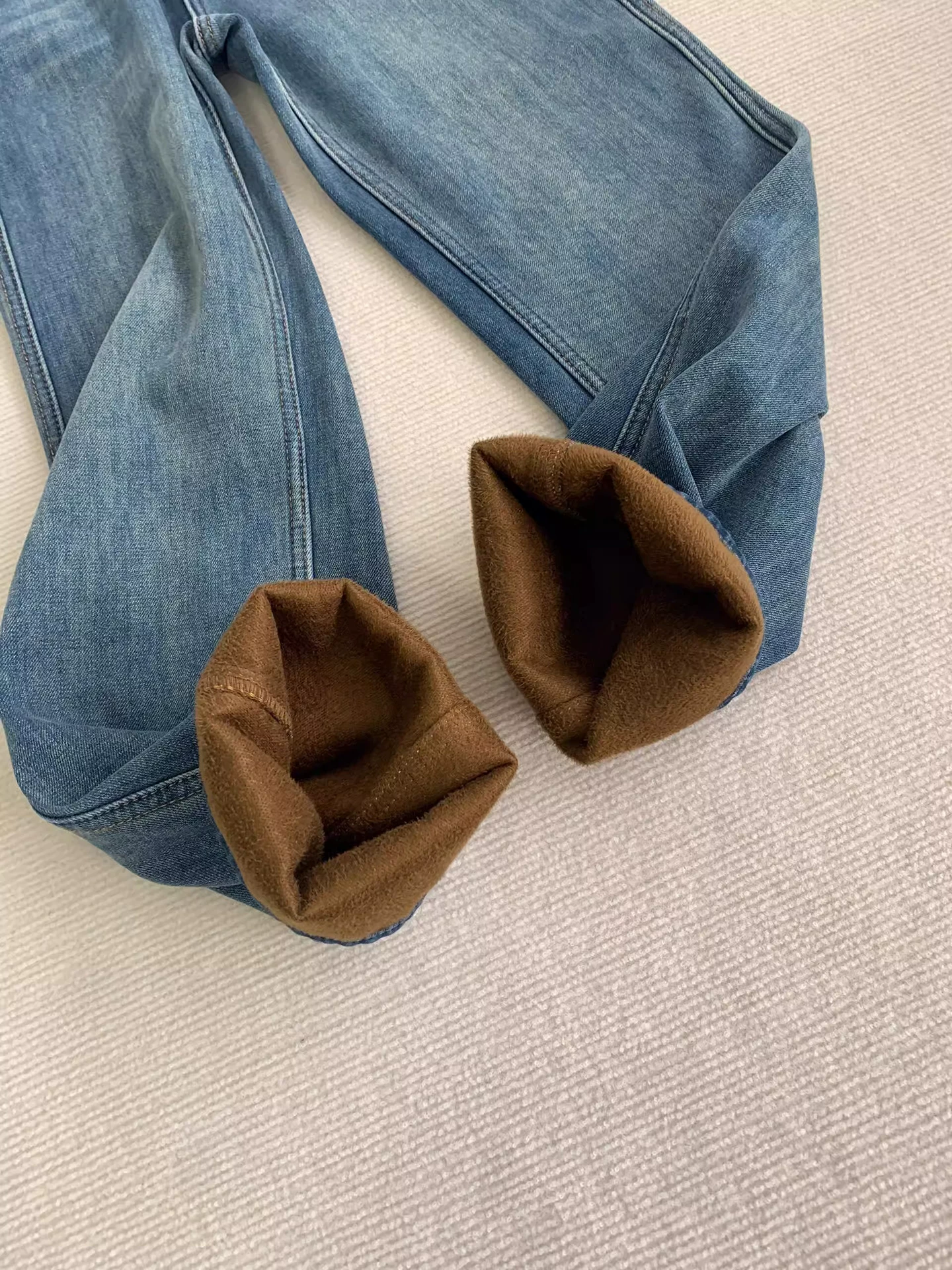 Quần jeans ống rộng lót lông cừu dáng ôm La Chapelle dành cho nữ, mẫu mới thu đông 2025, cạp cao, dáng rộng, ống thẳng, size nhỏ nhắn