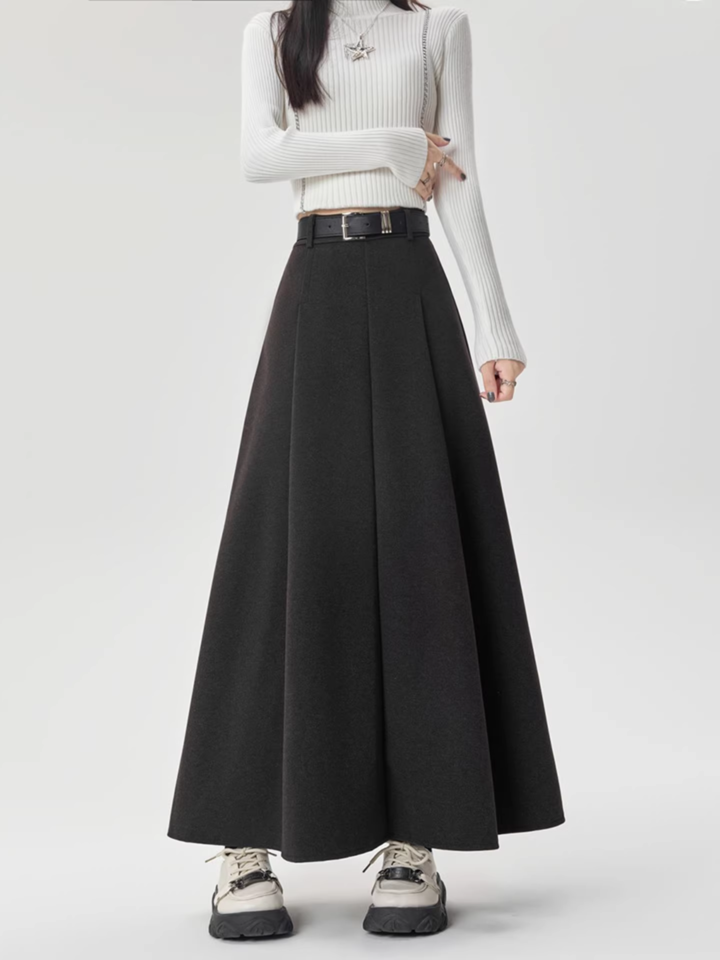 Váy xếp ly len đen La Chapelle dành cho nữ, mùa thu đông 2025, kiểu dáng mới, lưng cao, dáng chữ A, dài ngang đùi.