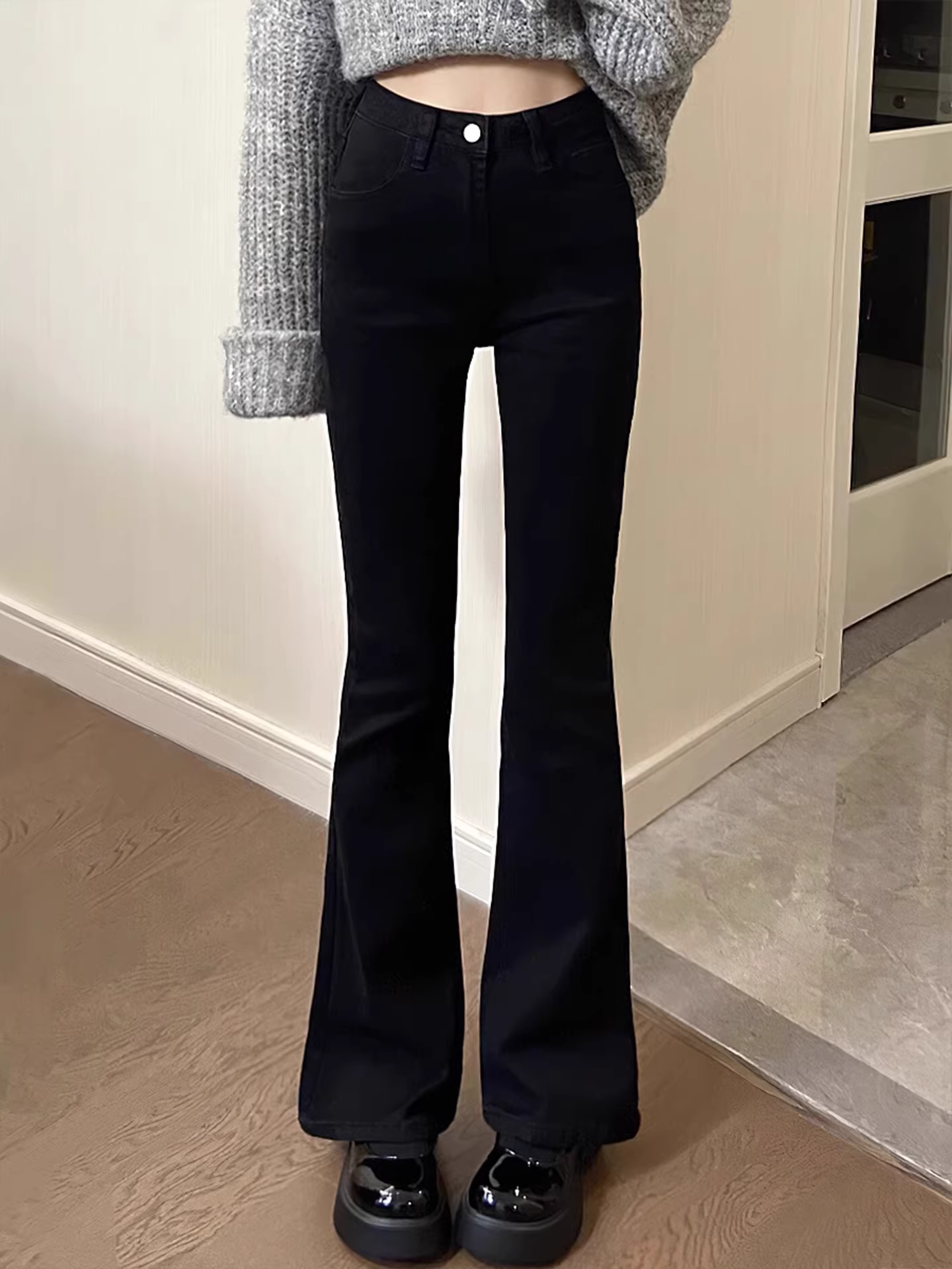 Quần jeans ống loe lót lông cừu đen La Chapelle dành cho nữ, mùa thu đông 2025, kiểu mới cạp cao, không bó sát