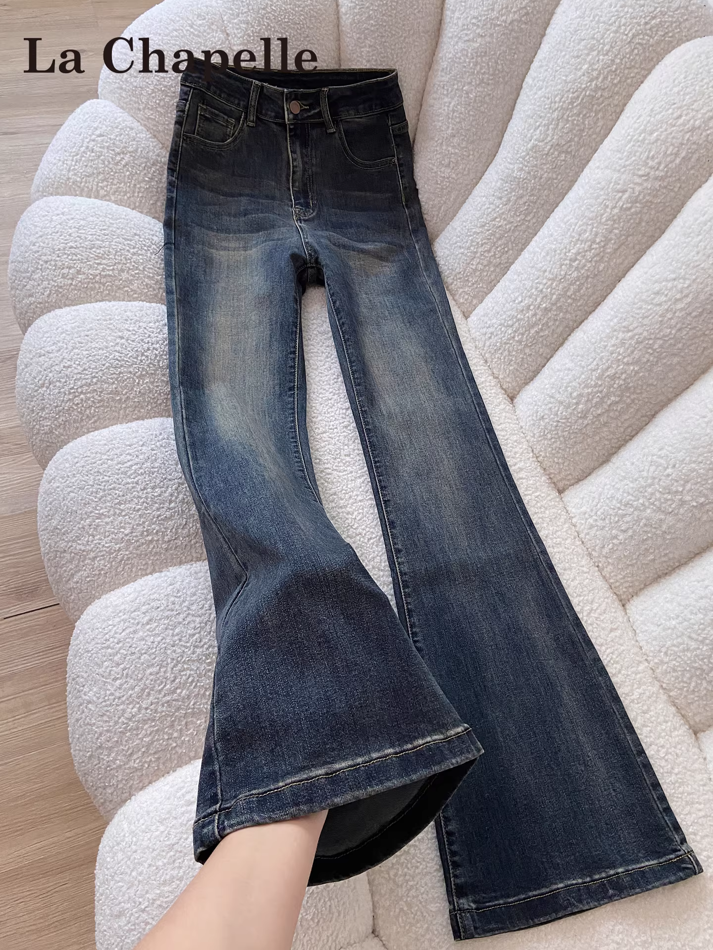 Quần jean ống loe dày lót lông cừu La Chapelle dành cho nữ, quần ống chuông cạp cao mùa thu đông 2025 mới, không bó sát chân.