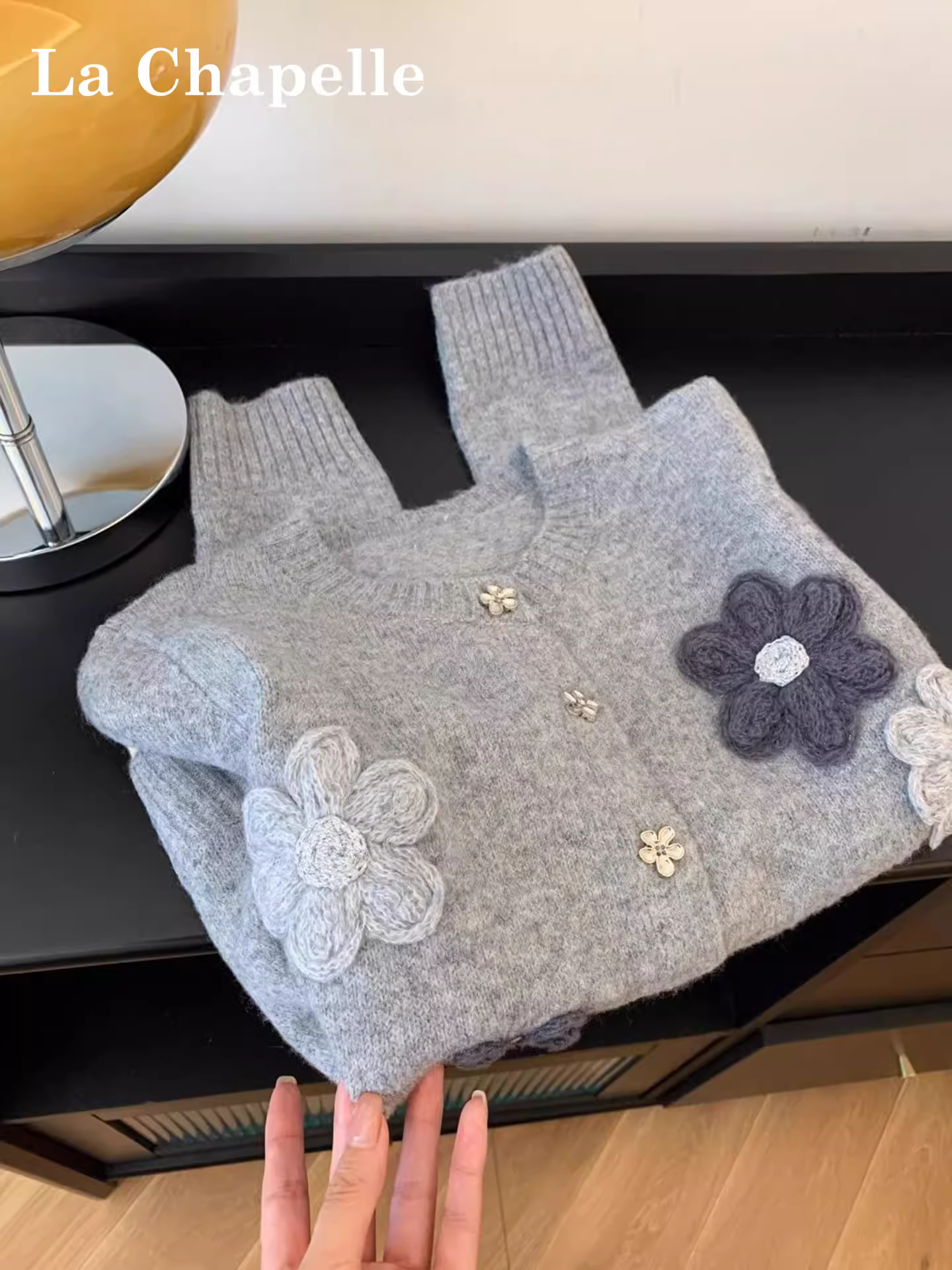 Áo cardigan len dệt kim dài tay màu xám hoa văn La Chapelle dành cho nữ, mẫu mới thu đông 2025, kiểu dáng rộng rãi