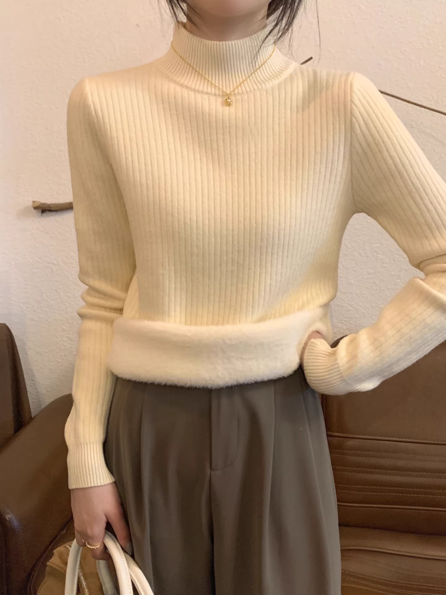 Áo len dệt kim cổ lọ nửa cao màu cà phê La Chapelle dành cho nữ, mẫu mới thu đông 2025, ấm áp, ôm dáng, mặc lót bên trong