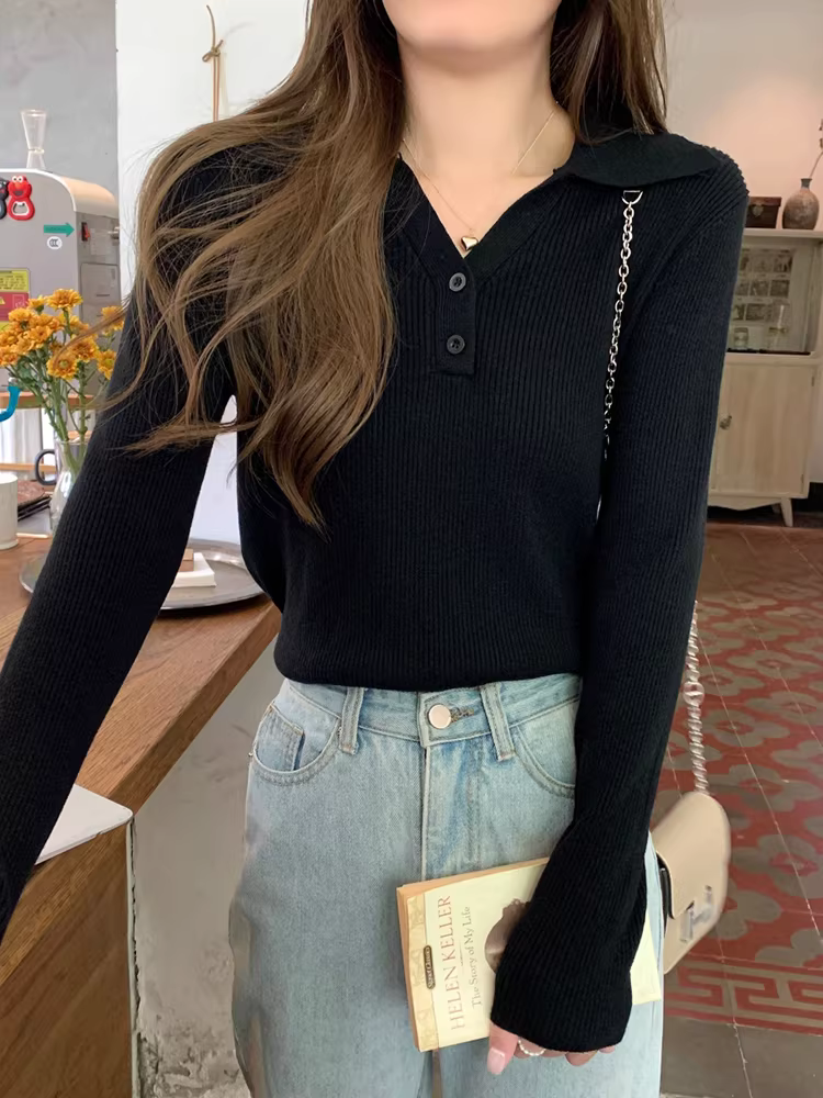 Áo len dài tay La Chapelle dành cho nữ, thu đông 2025, kiểu dáng ôm body, cổ V, chất liệu mỏng nhẹ.