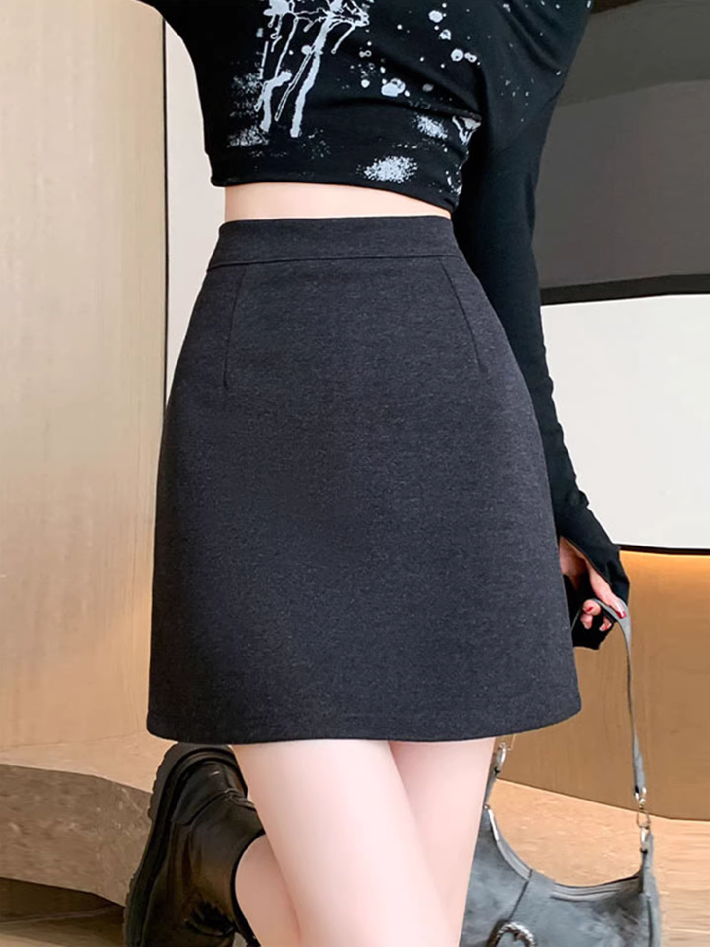 Váy len đen La Chapelle dành cho nữ 2025, kiểu dáng mới thu đông, dáng nhỏ nhắn, cạp cao, ôm sát, kiểu bút chì