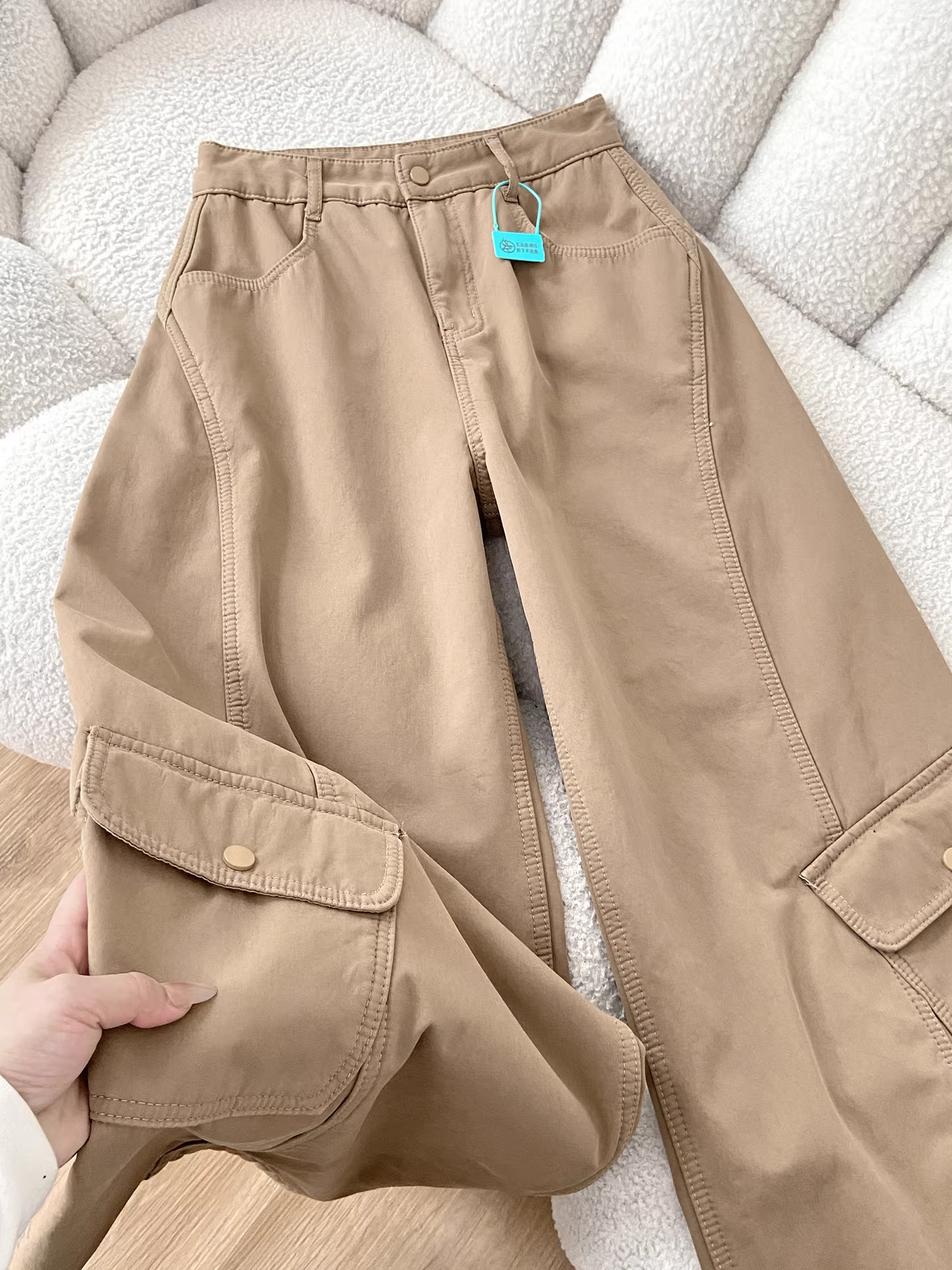 Quần cargo ống rộng dày dặn lót lông màu cà phê La Chapelle dành cho nữ, mẫu mới thu đông 2025, phong cách Mỹ, kiểu dáng thoải mái.