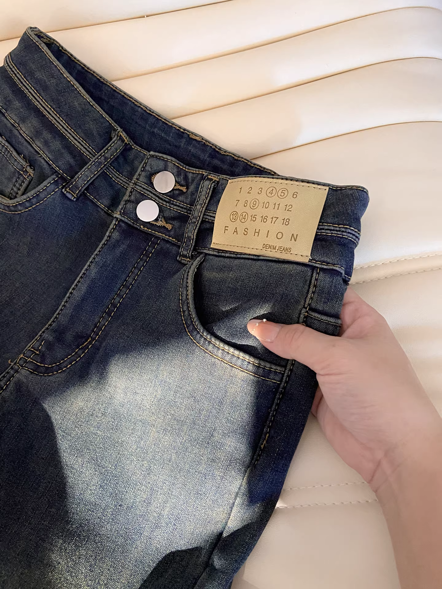 Quần jeans ống loe dày lót lông cừu đen La Chapelle dành cho nữ, kiểu dáng ôm dáng, size nhỏ, mùa thu đông 2025