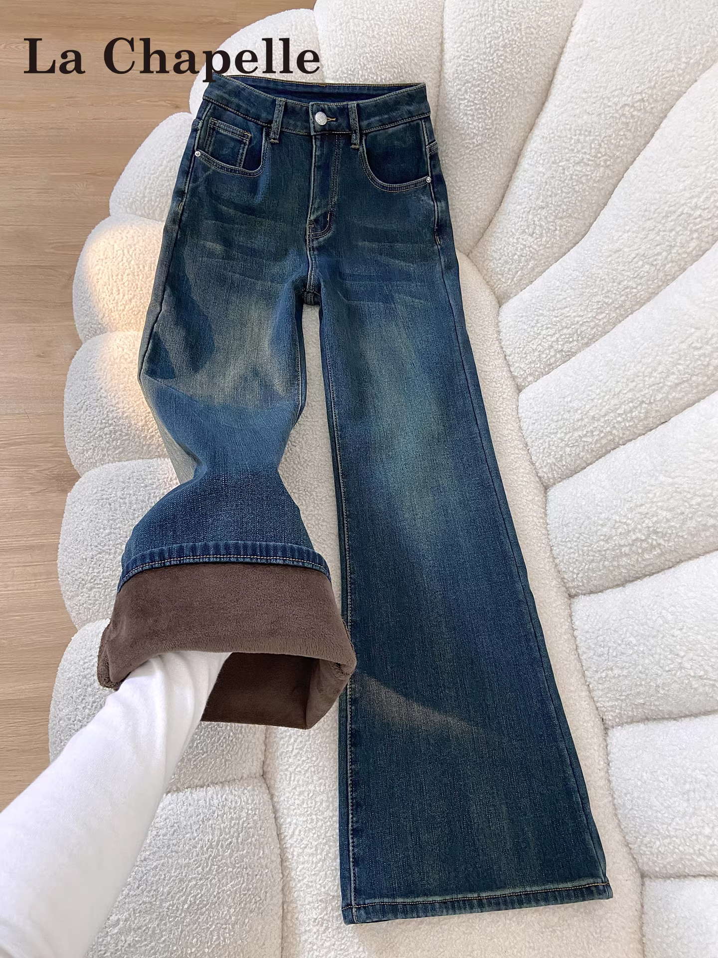 Quần jean nữ La Chapelle kiểu dáng retro, lót lông dày, ống loe, mùa thu đông 2025, cạp cao, dáng nhỏ nhắn