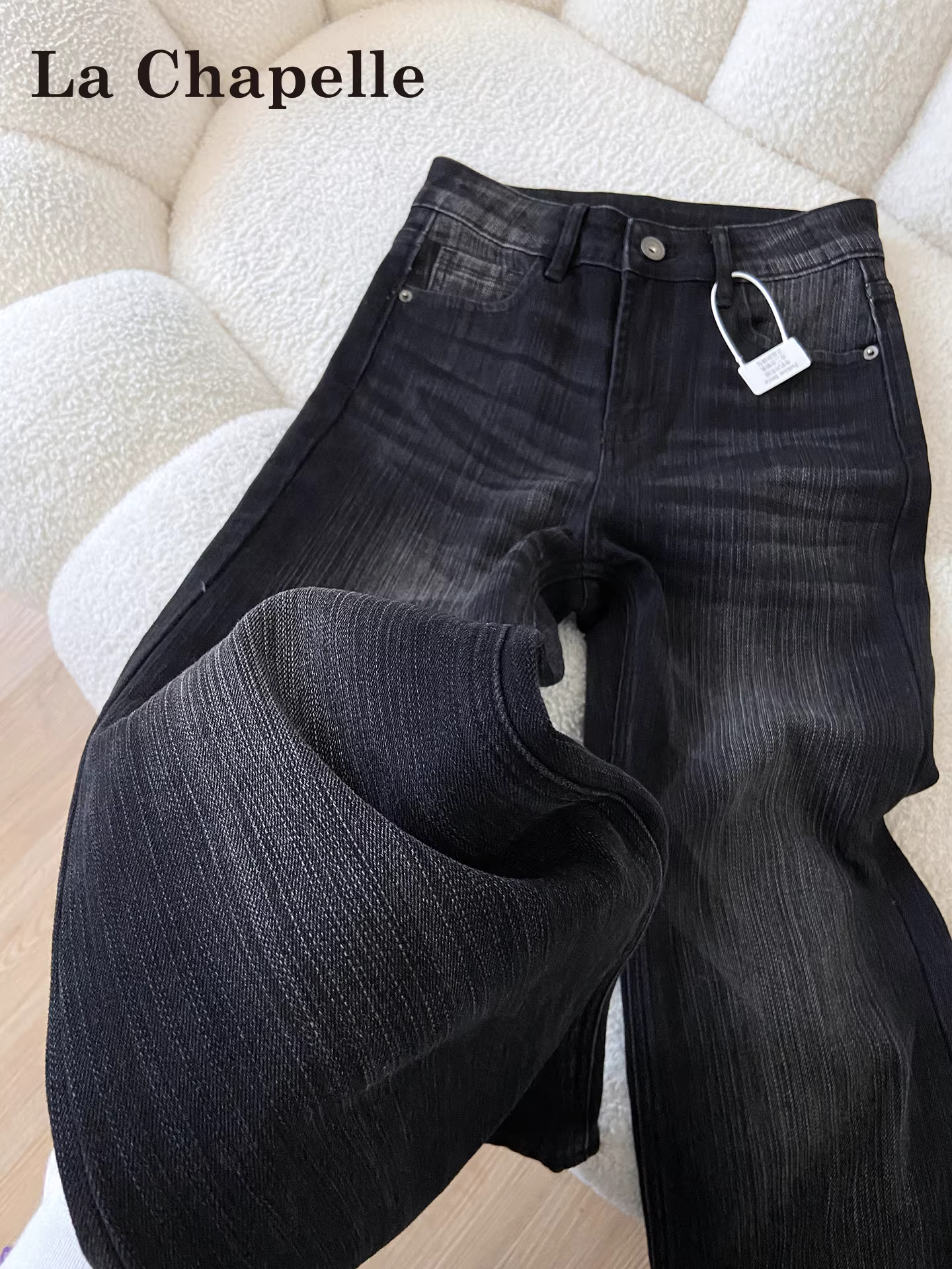 Quần jean đen dáng loe La Chapelle dành cho nữ, mẫu mới thu đông 2025, kiểu dáng ôm dáng, ống chuông, size nhỏ.