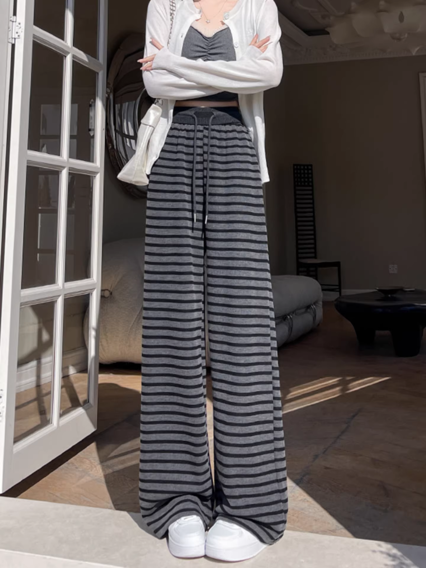 Quần ống rộng kẻ sọc đen La Chapelle dành cho nữ, thu đông 2025, kiểu dáng mới, cạp cao, chất liệu mềm mại, dáng thẳng.